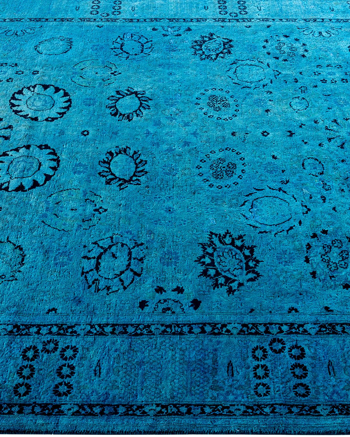 Tappeto contemporaneo Fine Vibrance in lana annodata a mano di colore blu In condizioni Nuovo in vendita a Norwalk, CT