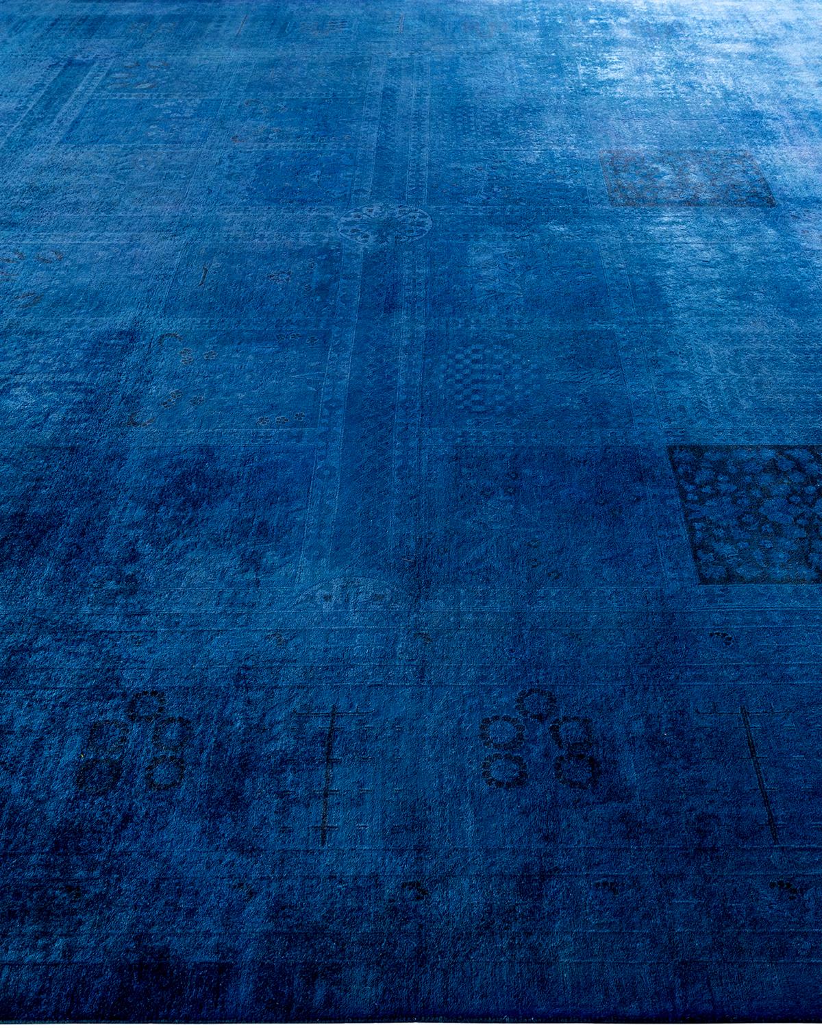 Contemporary Fine Vibrance Hand Knotted Wool Blue Area Rug im Zustand „Neu“ im Angebot in Norwalk, CT