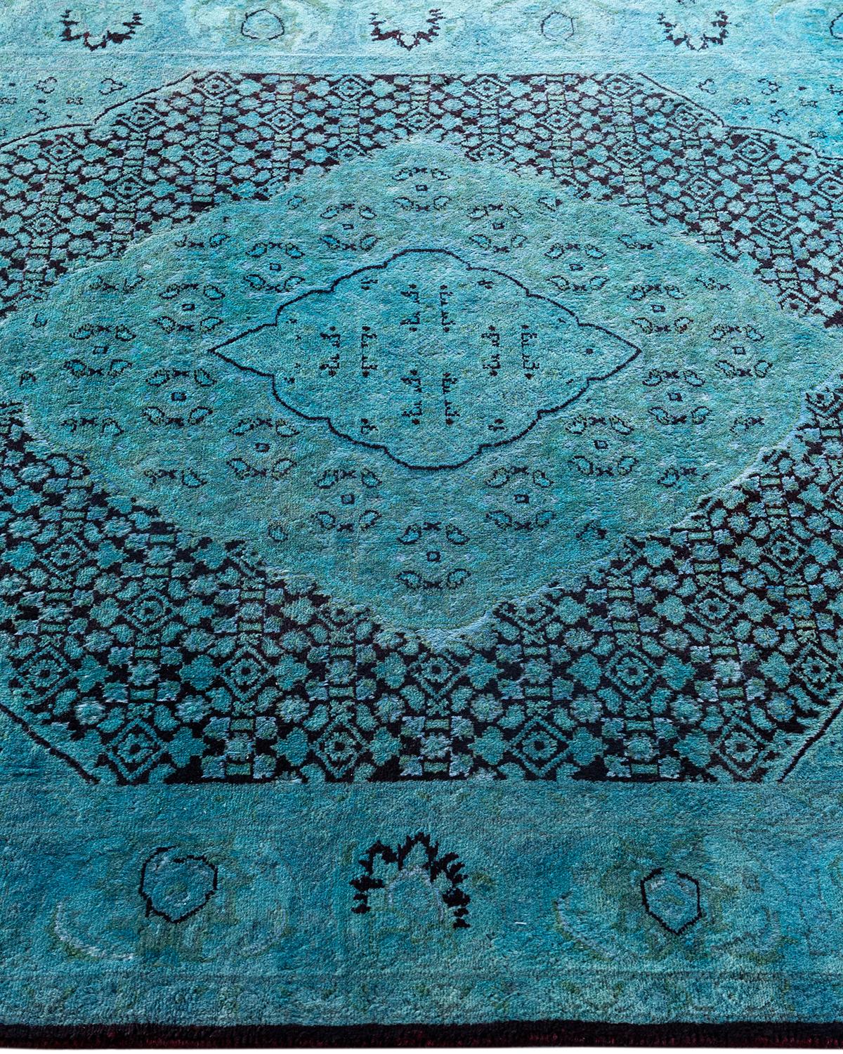 Tappeto contemporaneo Fine Vibrance in lana annodata a mano di colore blu In condizioni Nuovo in vendita a Norwalk, CT