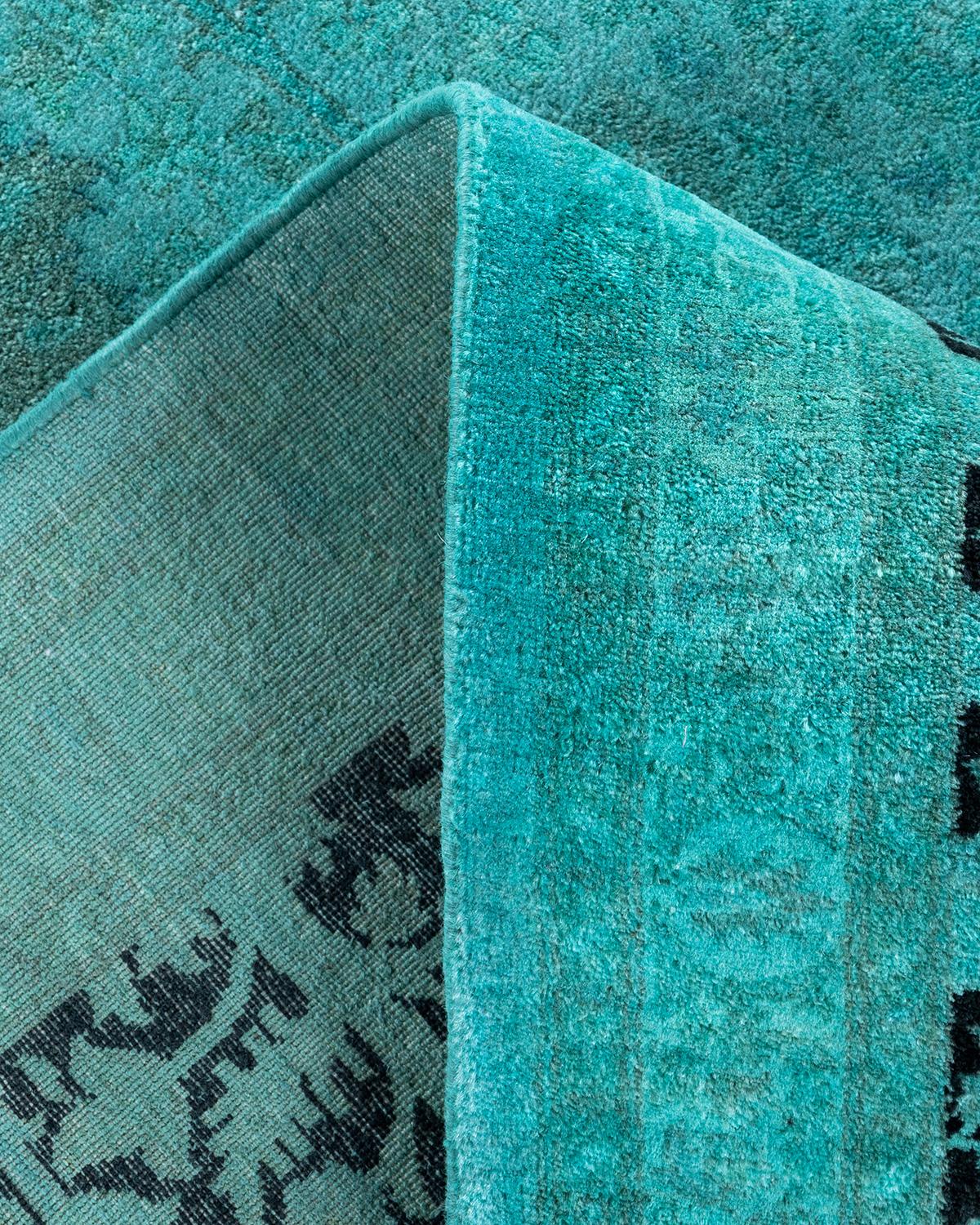 Laine Contemporary Fine Vibrance Hand Knotted Wool Blue Area Rug (Tapis bleu en laine nouée à la main) en vente