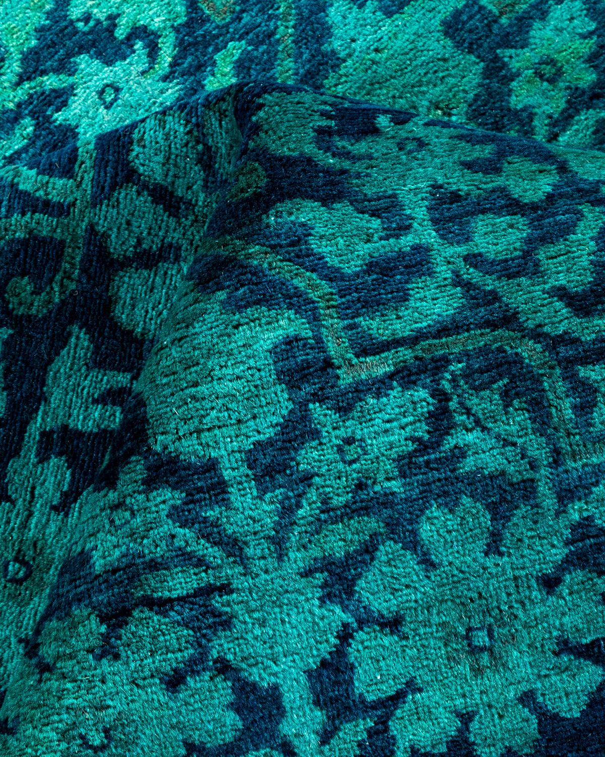 Tappeto contemporaneo Fine Vibrance in lana annodata a mano di colore blu in vendita 1