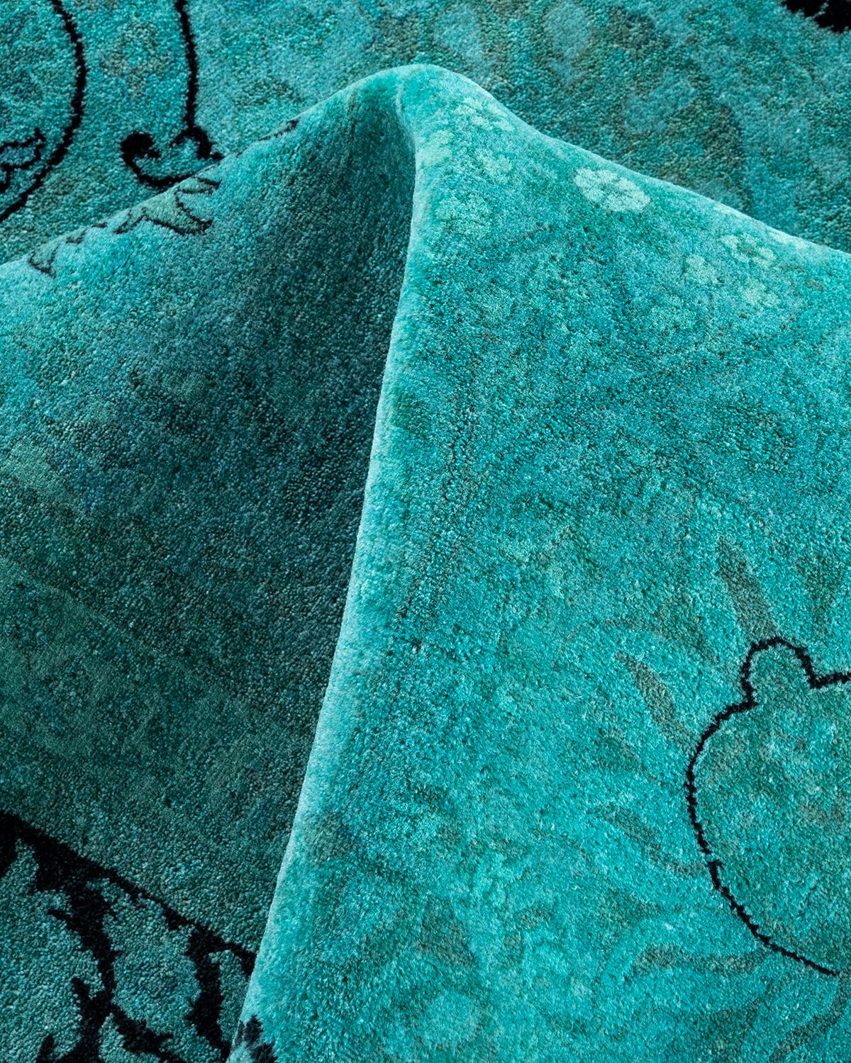 Contemporary Fine Vibrance Hand Knotted Wool Blue Area Rug (Tapis bleu en laine nouée à la main) en vente 1