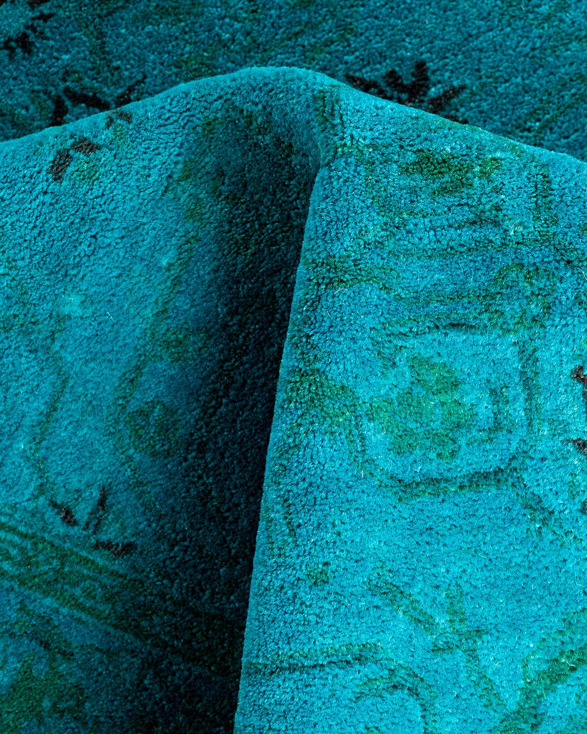 Tappeto contemporaneo Fine Vibrance in lana annodata a mano di colore blu in vendita 1