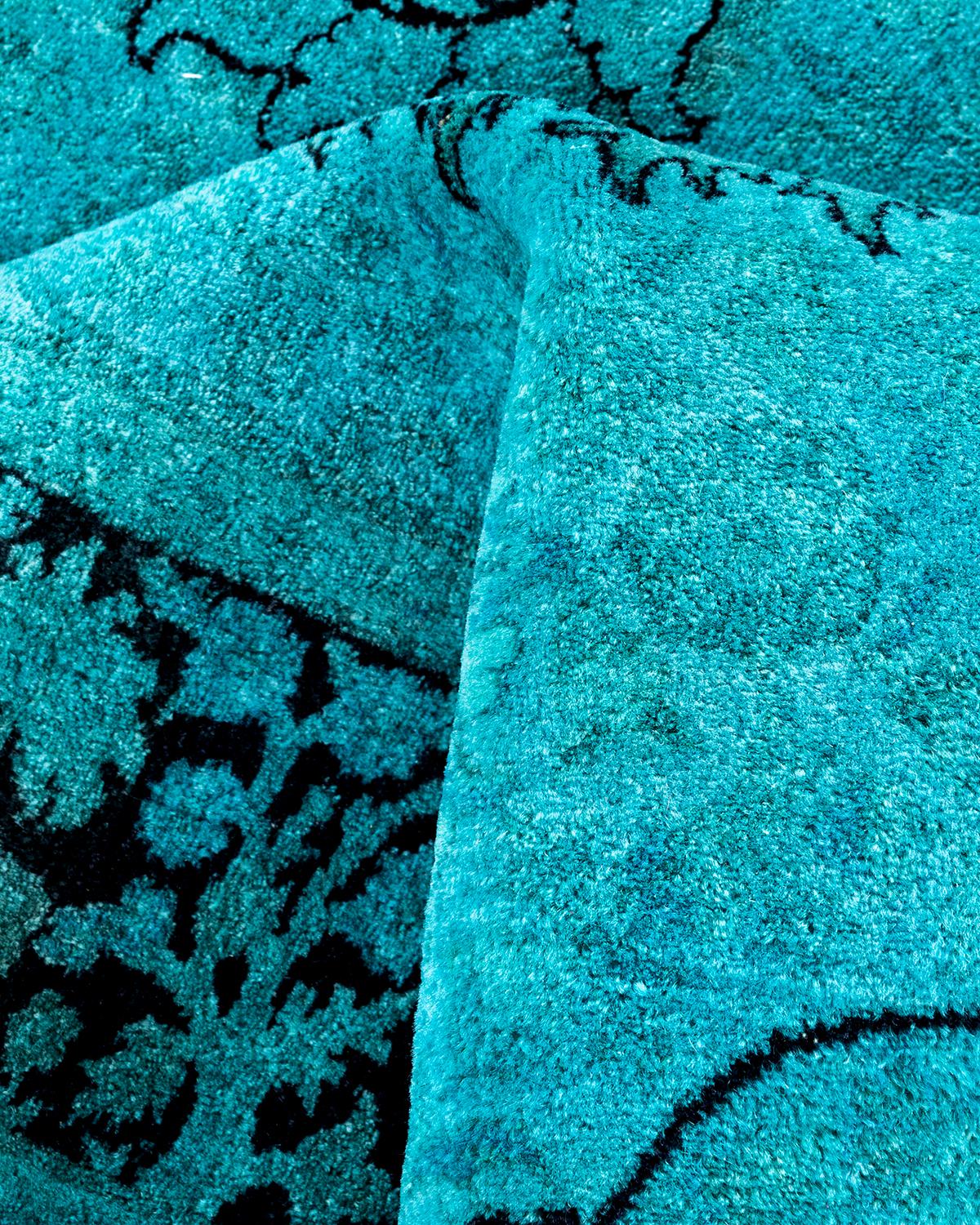 Contemporary Fine Vibrance Hand Knotted Wool Blue Area Rug (Tapis bleu en laine nouée à la main) en vente 1