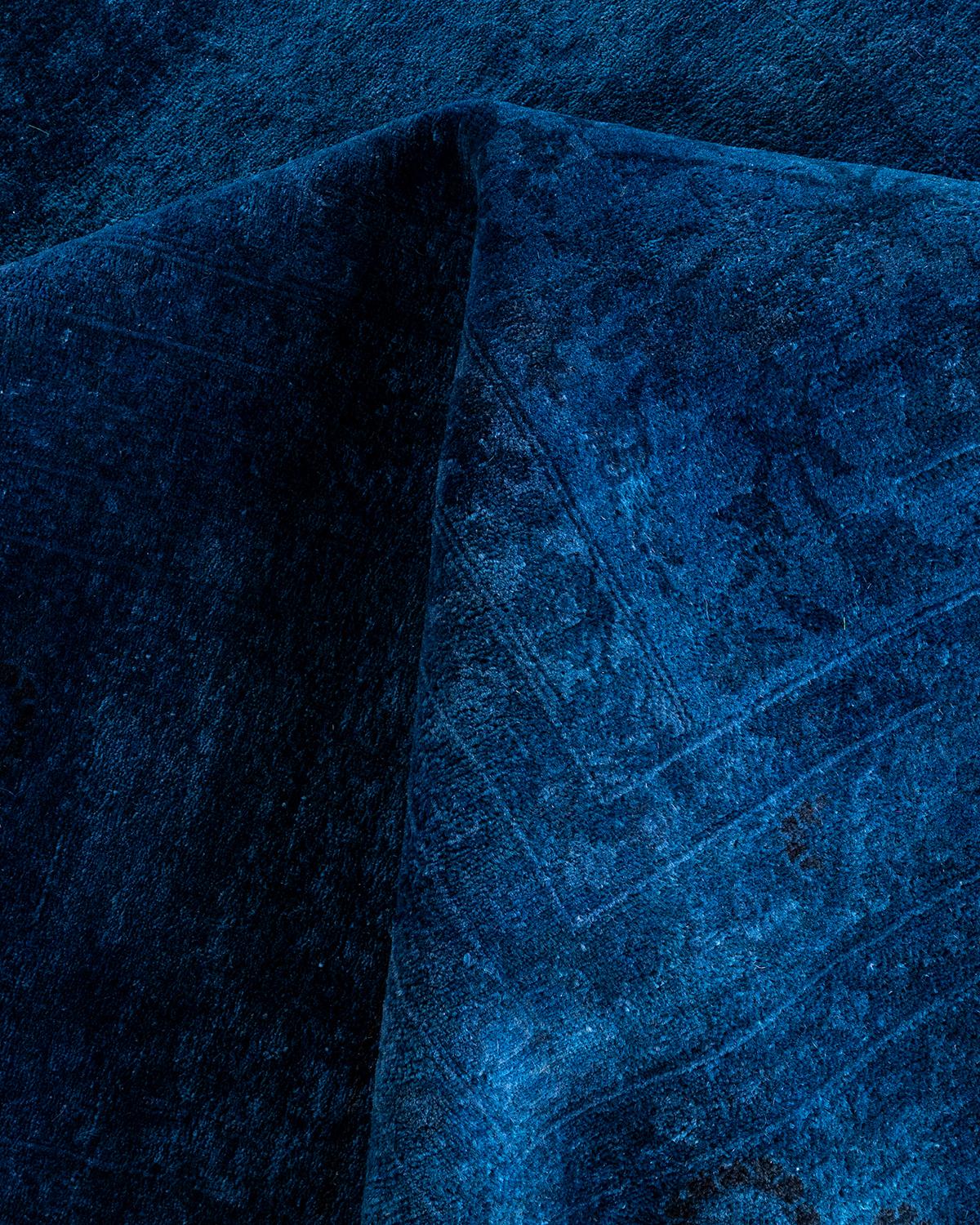 Contemporary Fine Vibrance Hand Knotted Wool Blue Area Rug im Angebot 1