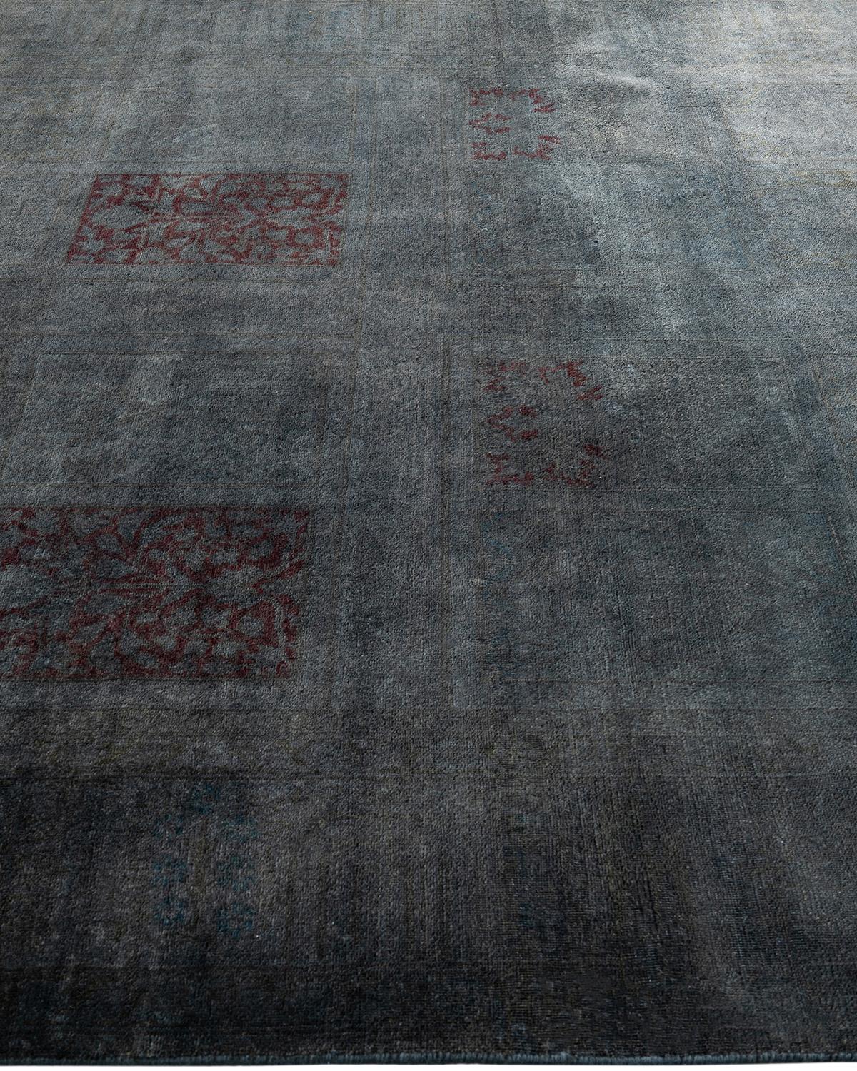 Contemporary Fine Vibrance Hand Knotted Wool Charcoal Area Rug  In New Condition For Sale In Norwalk, CT