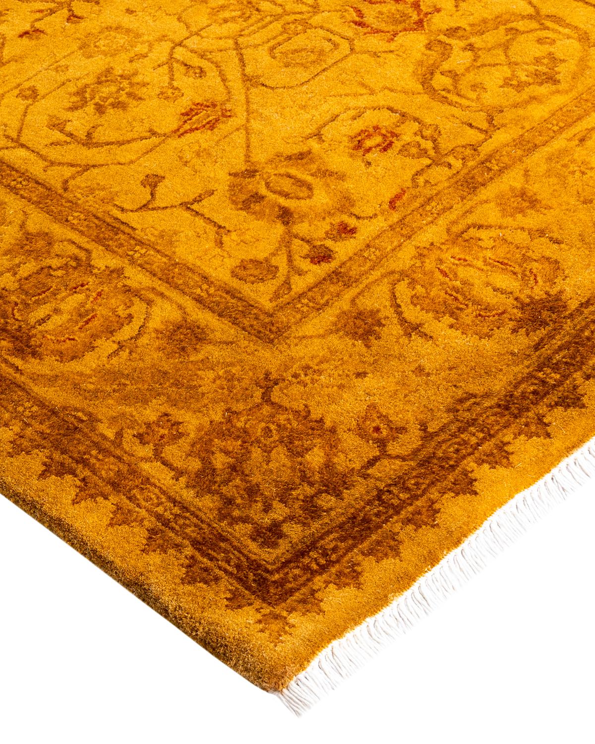 Las alfombras Vibrance son la personificación de lo clásico con un toque especial: motivos tradicionales teñidos de colores brillantes. Cada alfombra anudada a mano se lava con un tinte botánico 100% natural que revela matices ocultos en los