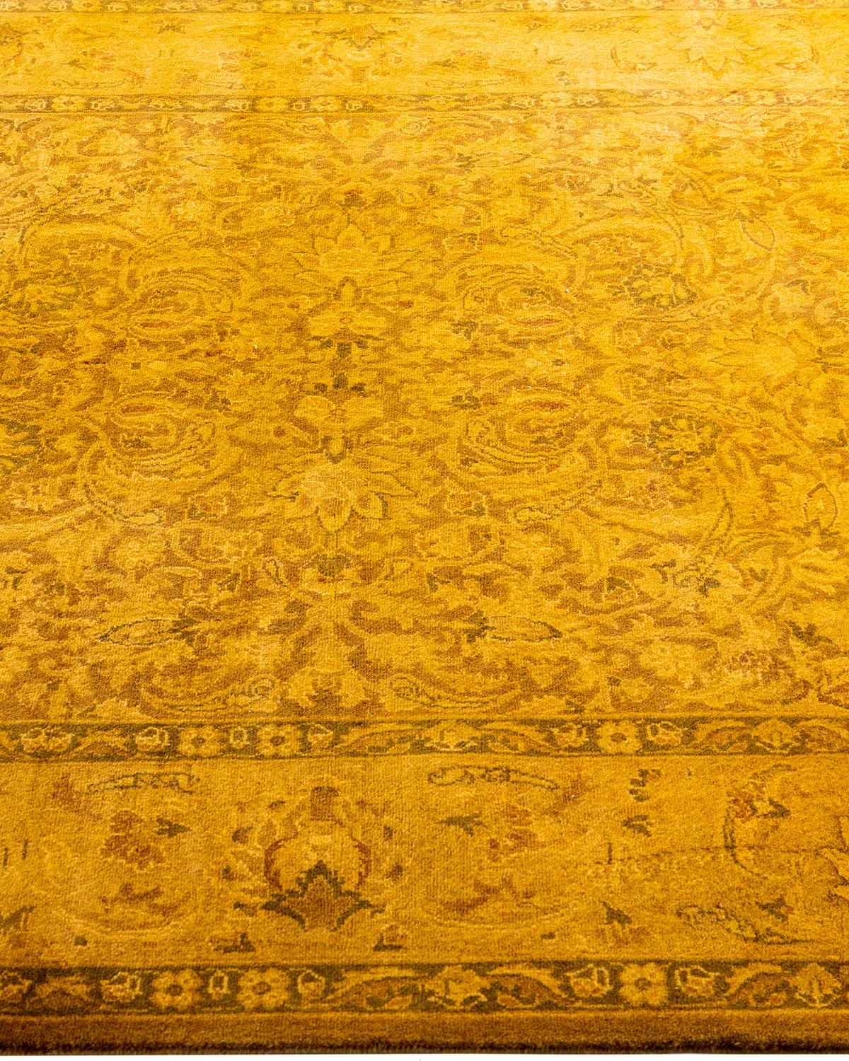 Contemporary Fine Vibrance Hand Knotted Wool Gold Area Rug In New Condition For Sale In Norwalk, CT