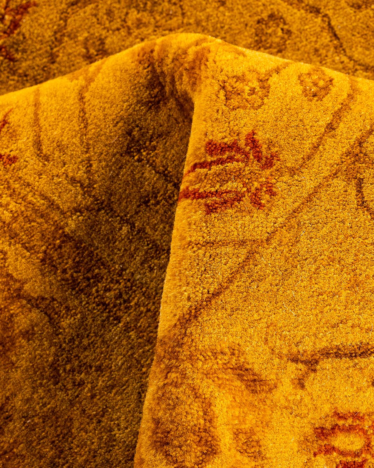 Alfombra contemporánea de lana anudada a mano en tonos dorados en venta 1