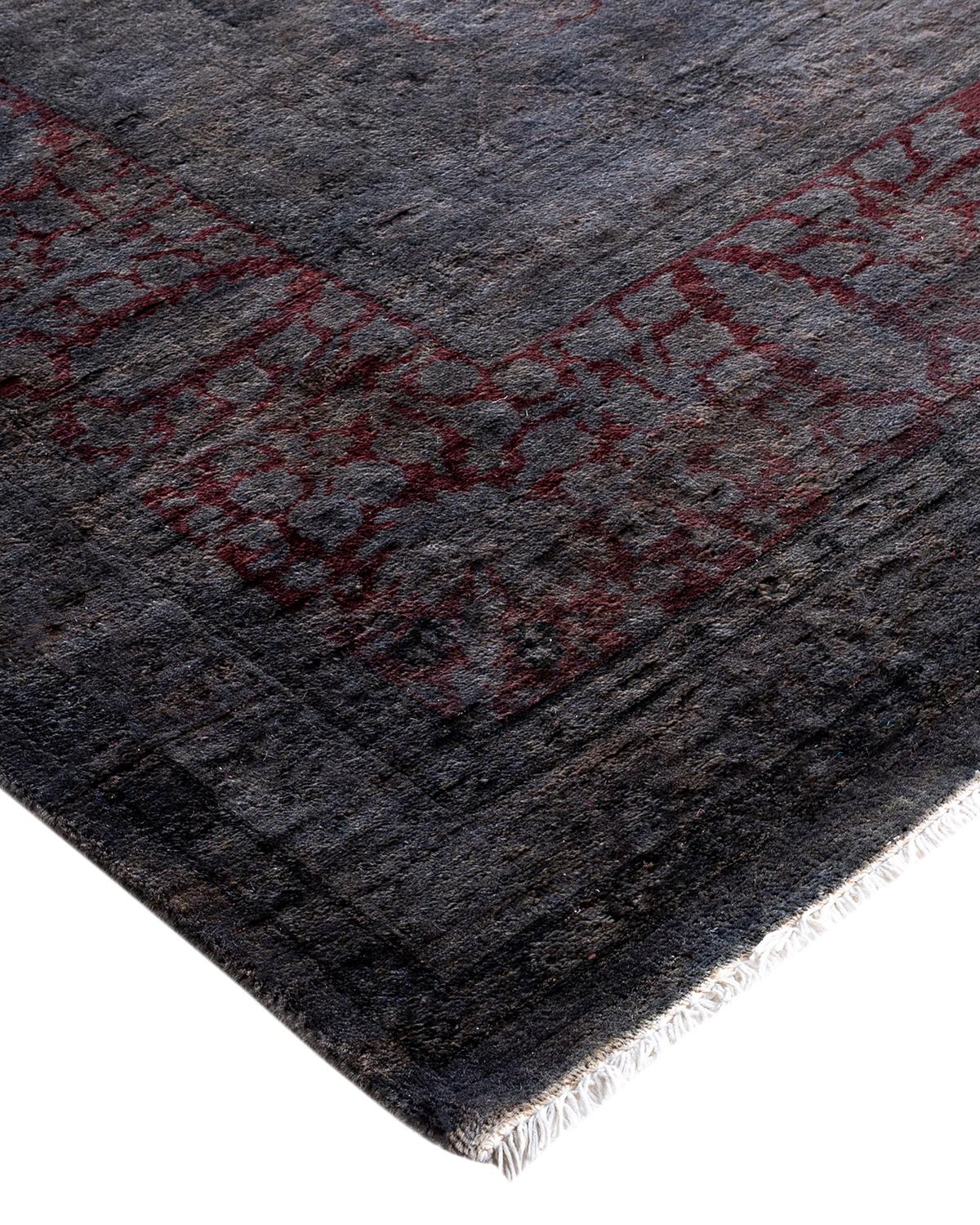 Les tapis Vibrance incarnent le classique avec une touche d'originalité : des motifs traditionnels surteints dans des couleurs éclatantes. Chaque tapis noué à la main est lavé dans une teinture botanique 100 % naturelle qui révèle les nuances