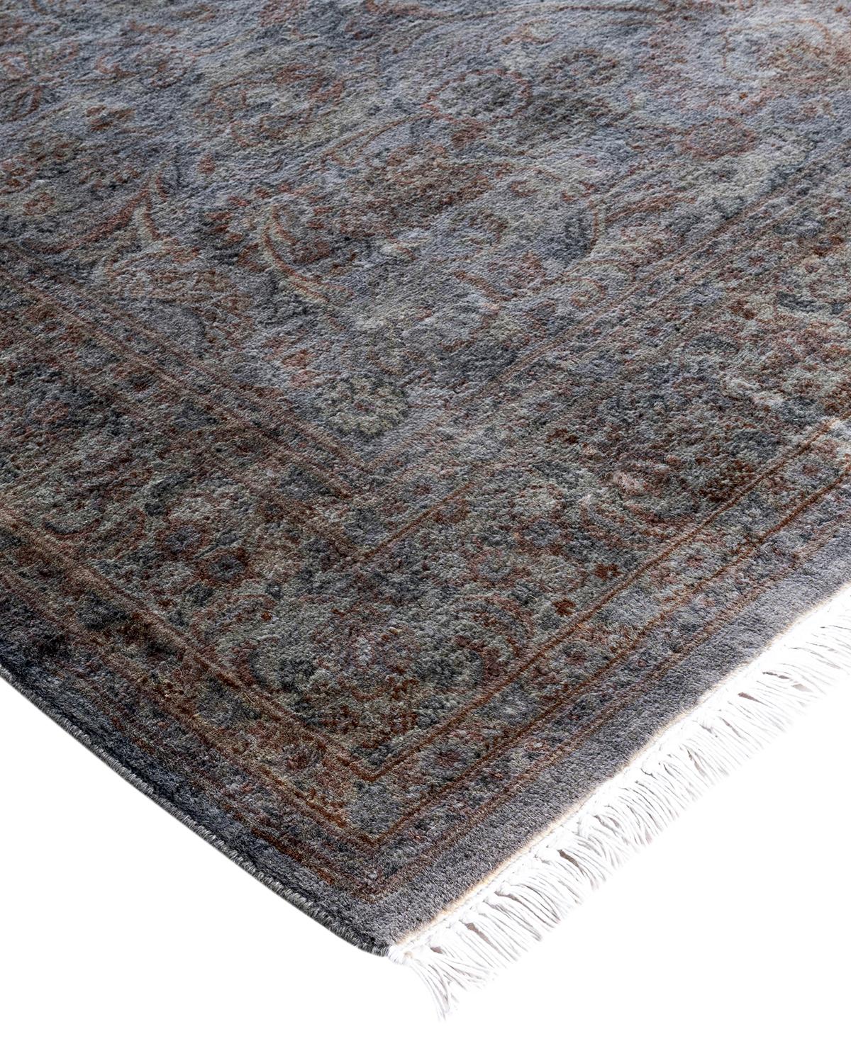 I tappeti Vibrance rappresentano il classico con un tocco di classe: motivi tradizionali sovratinti con colori brillanti. Ogni tappeto annodato a mano viene lavato con una tintura botanica 100% naturale che rivela le sfumature nascoste degli am