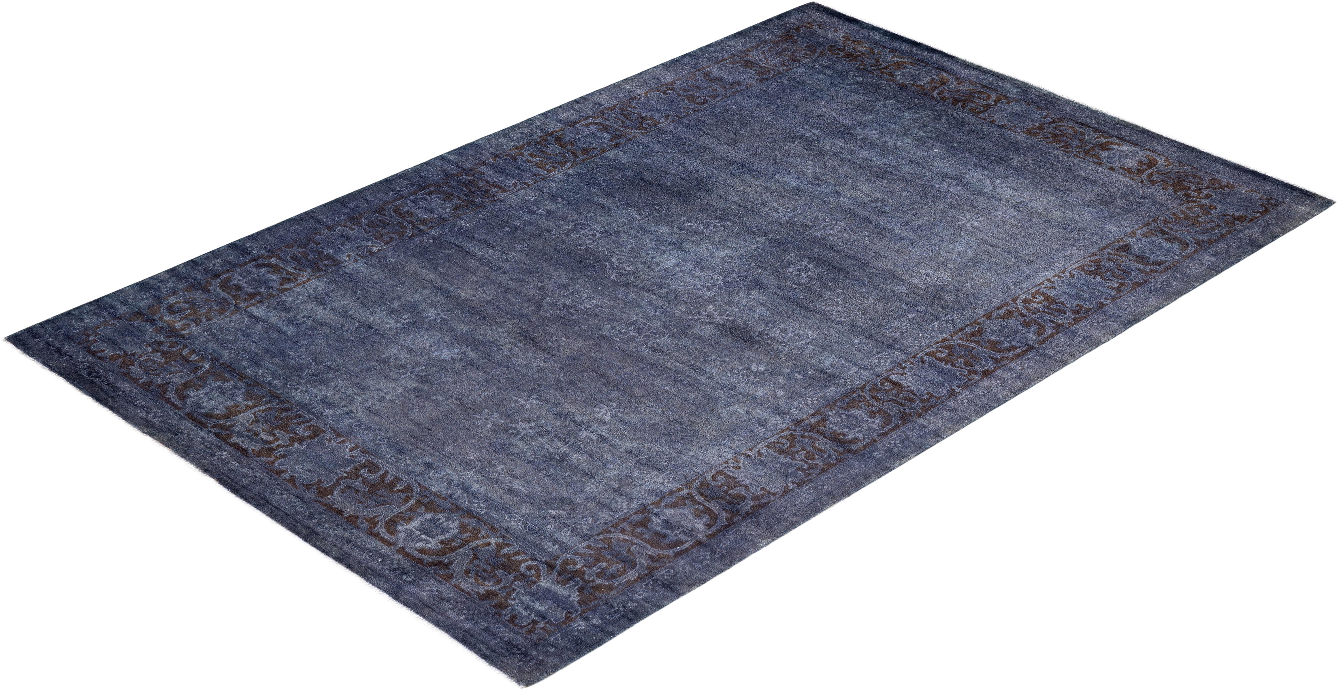 Contemporary Fine Vibrance Hand Knotted Wool Gray Area Rug  For Sale 4