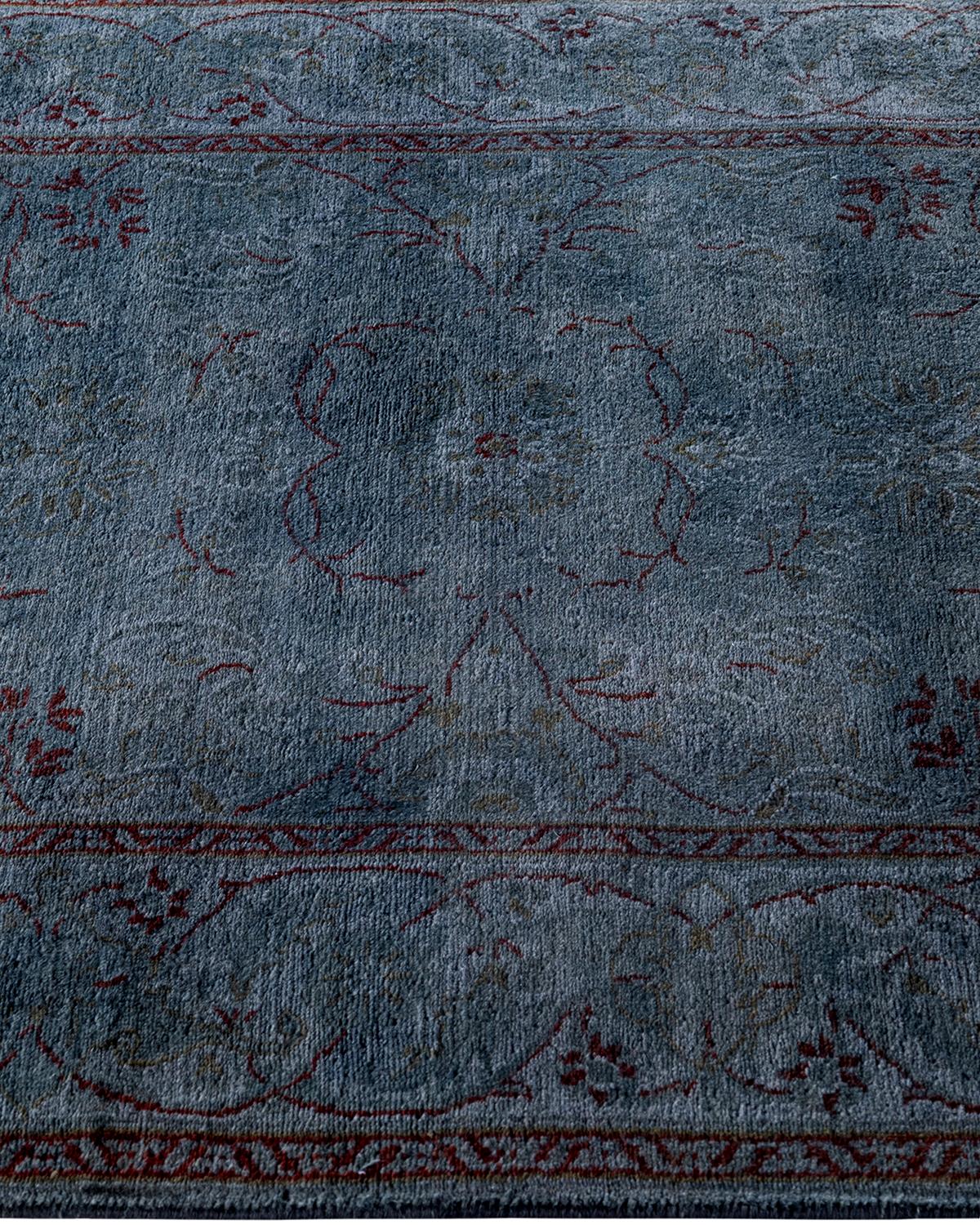 Contemporary Fine Vibrance Hand Knotted Wool Gray Runner  In New Condition For Sale In Norwalk, CT