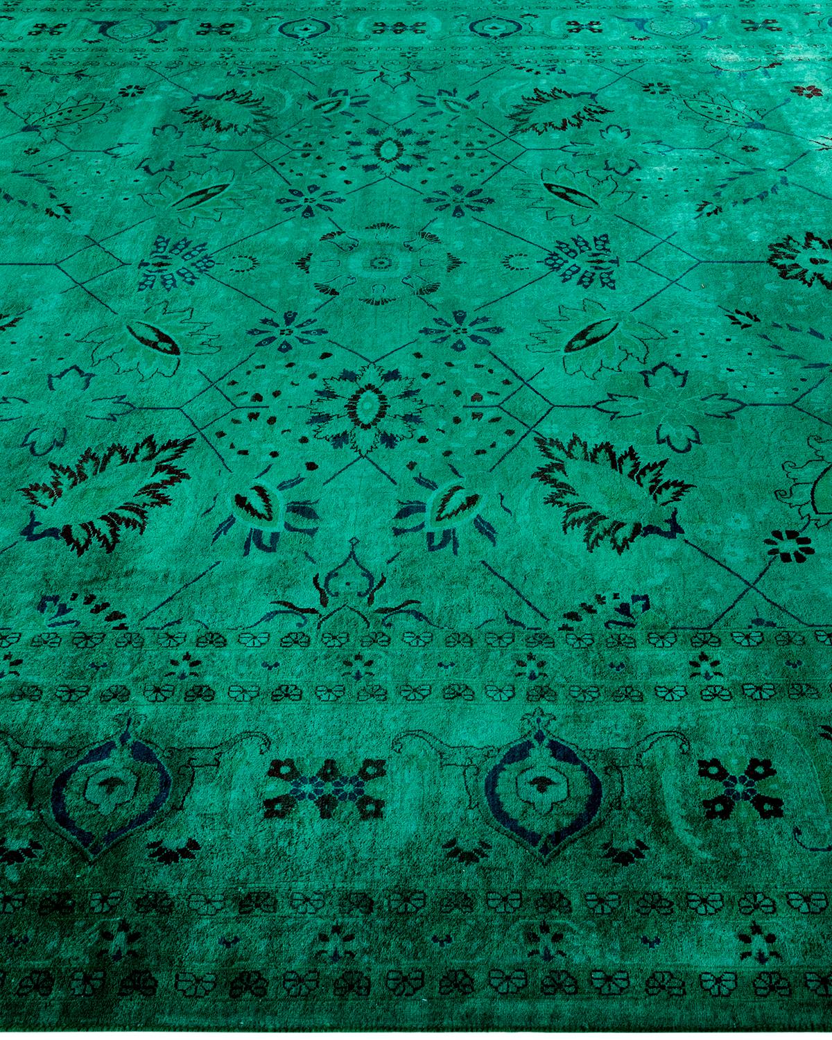 Contemporary Fine Vibrance Hand Knotted Wool Green Area Rug In New Condition For Sale In Norwalk, CT