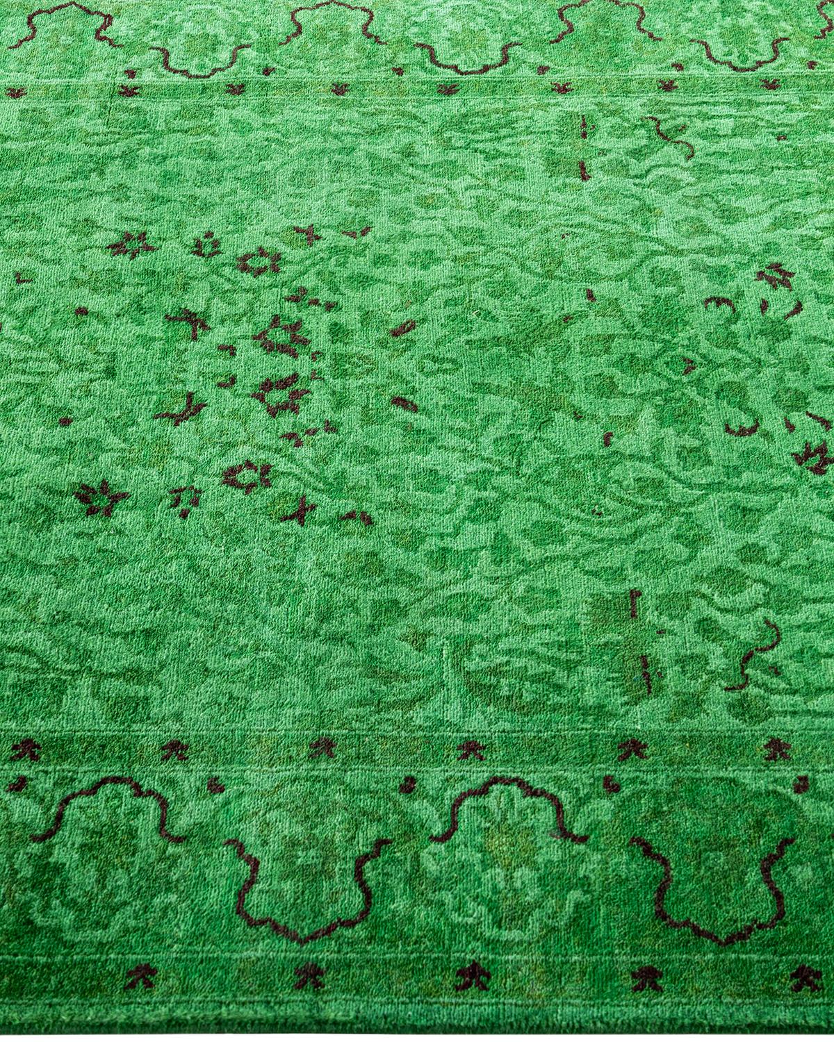 Contemporary Fine Vibrance Hand Knotted Wool Green Area Rug In New Condition For Sale In Norwalk, CT