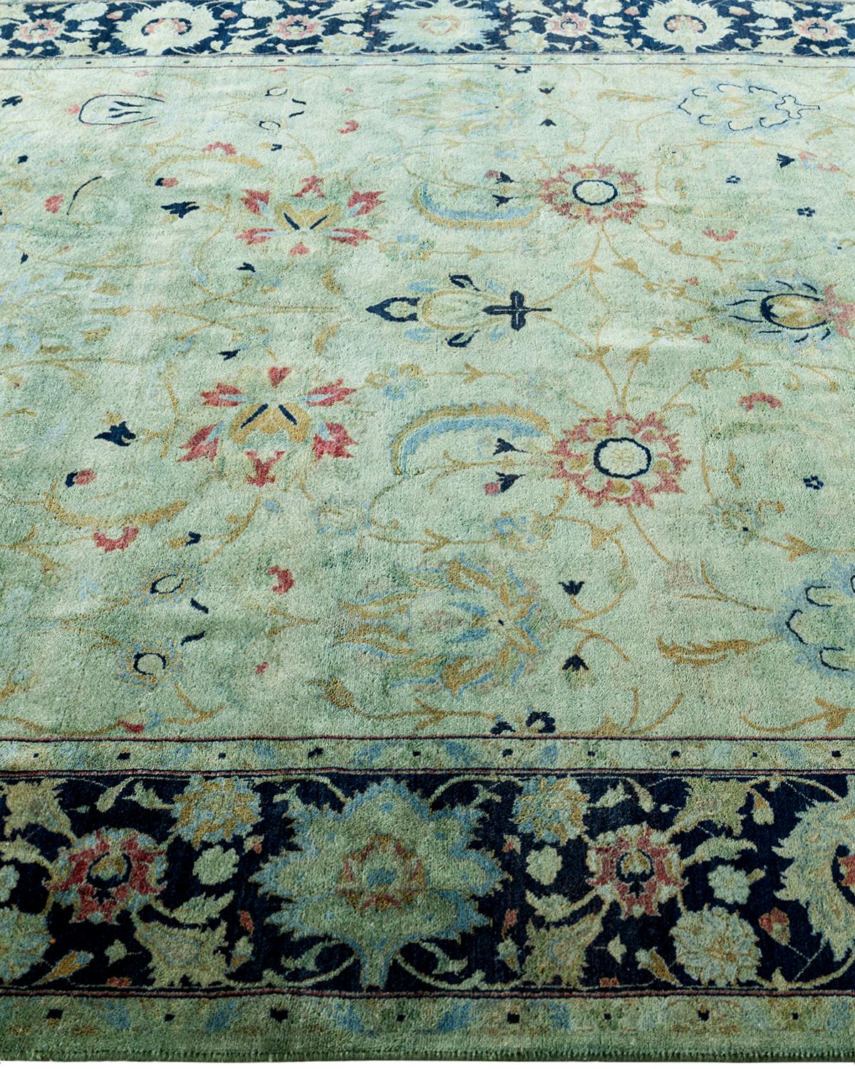 Contemporary Fine Vibrance Hand Knotted Wool Green Area Rug In New Condition For Sale In Norwalk, CT