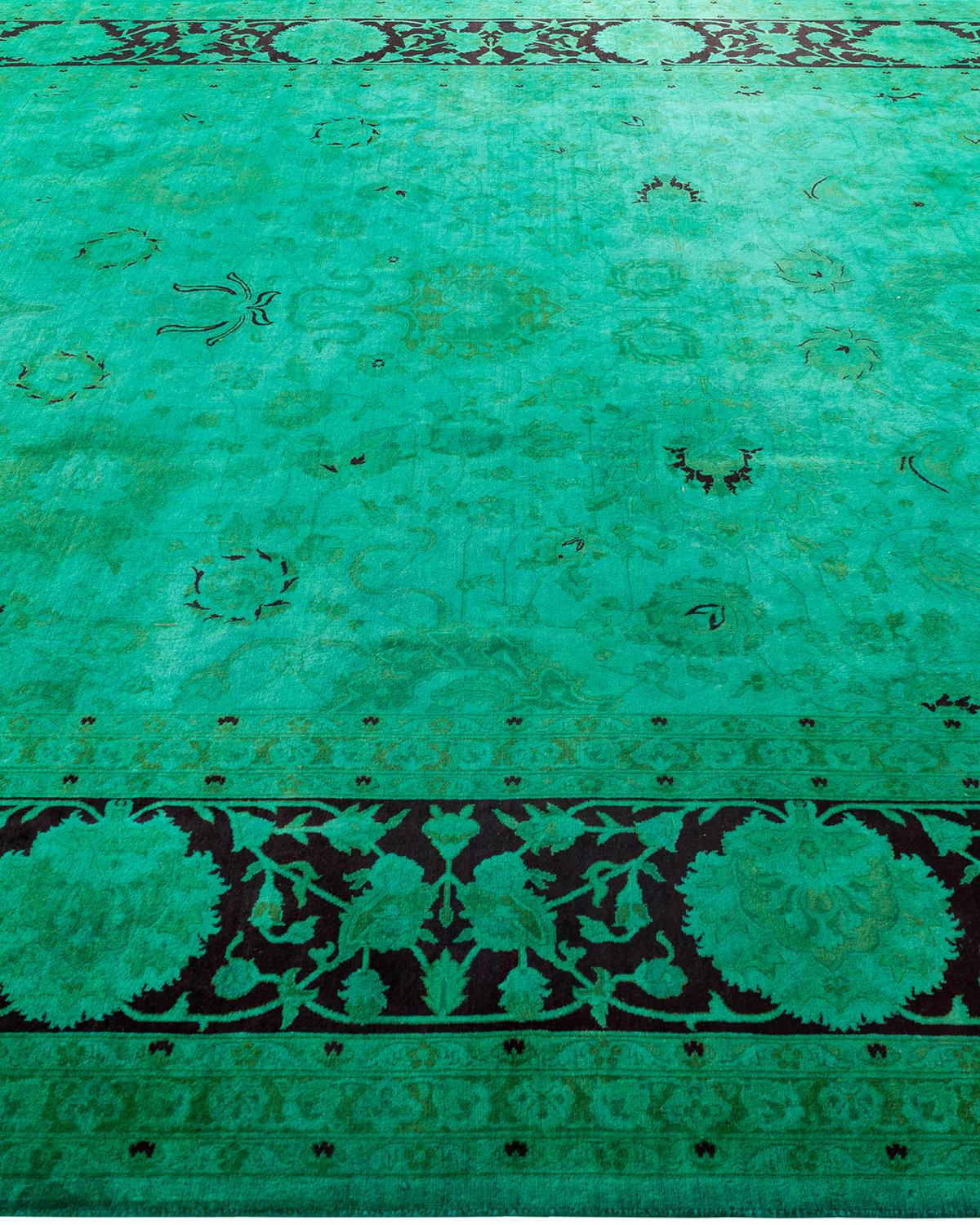 Contemporary Fine Vibrance Hand Knotted Wool Green Area Rug  In New Condition For Sale In Norwalk, CT