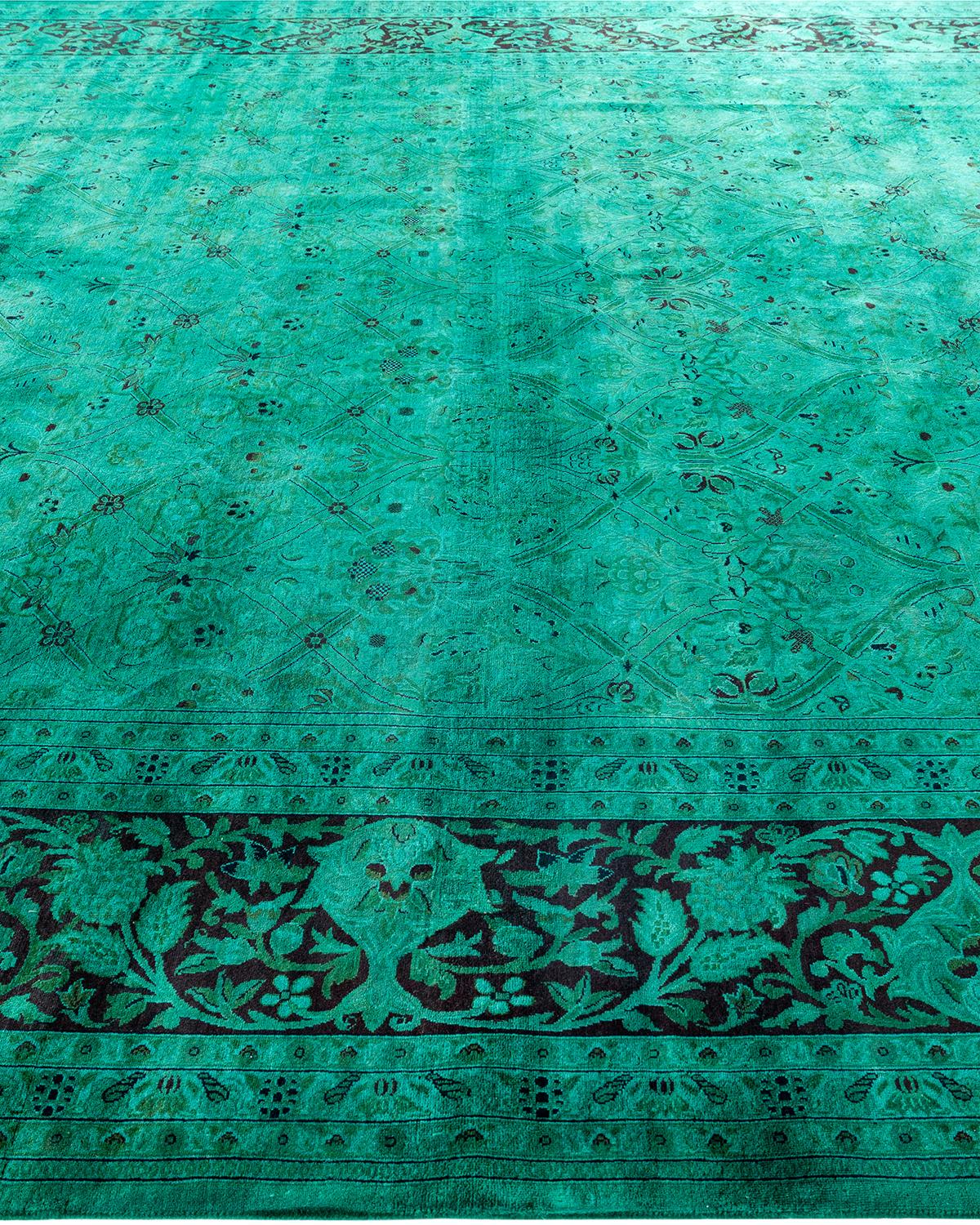 Contemporary Fine Vibrance Hand Knotted Wool Green Area Rug In New Condition For Sale In Norwalk, CT