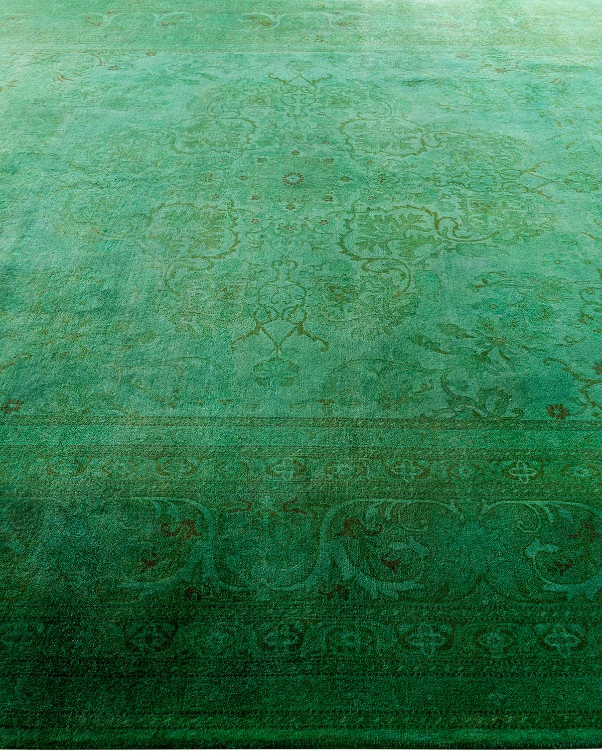 Contemporary Fine Vibrance Hand Knotted Wool Green Area Rug In New Condition For Sale In Norwalk, CT