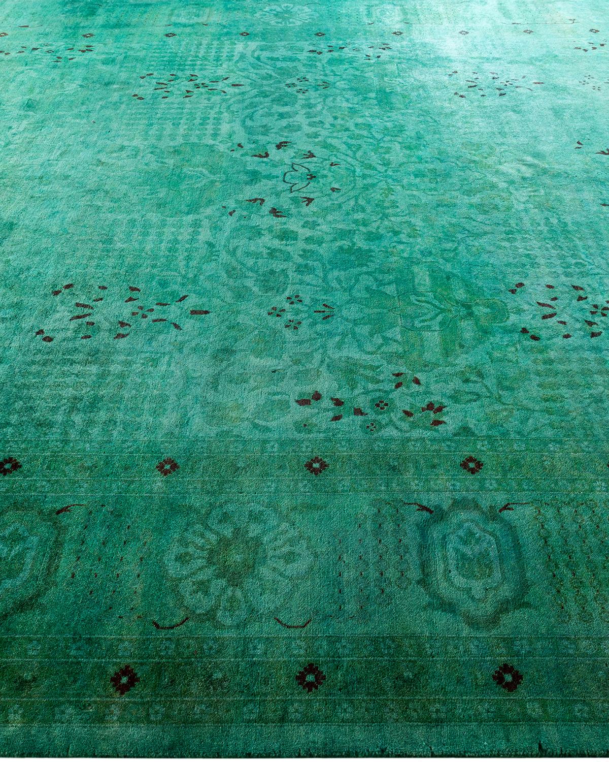 Contemporary Fine Vibrance Hand Knotted Wool Green Area Rug In New Condition For Sale In Norwalk, CT