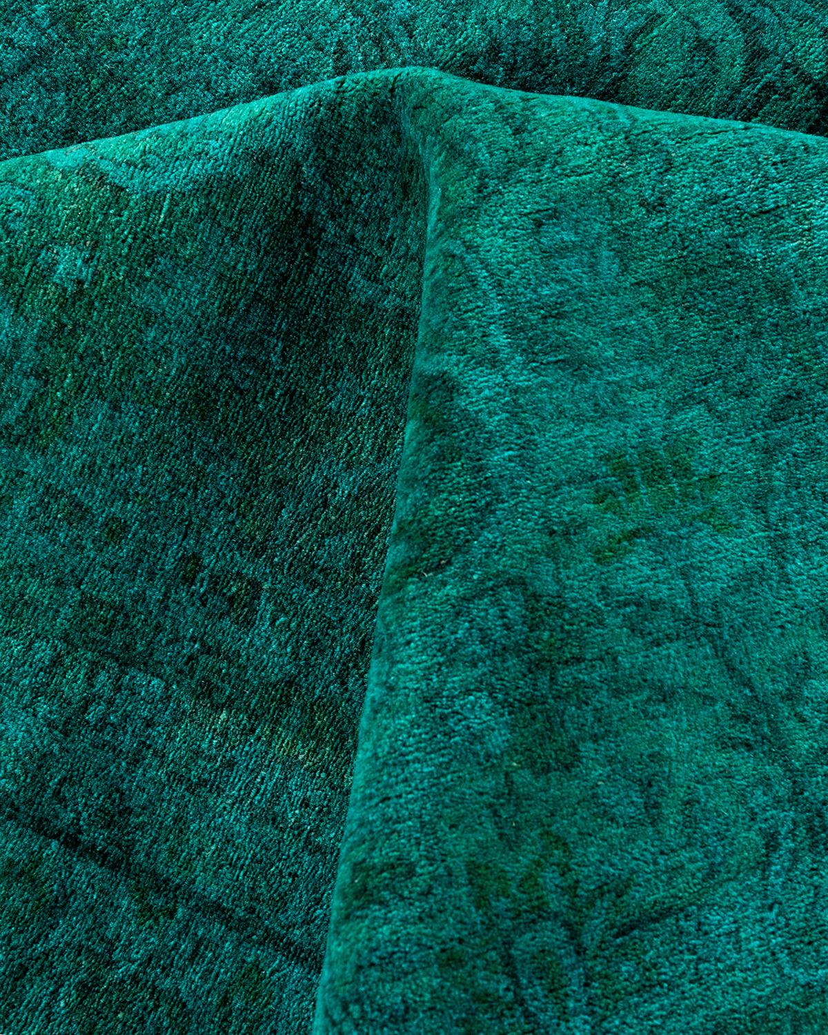 Contemporary Fine Vibrance Hand Knotted Wool Green Area Rug im Angebot 1