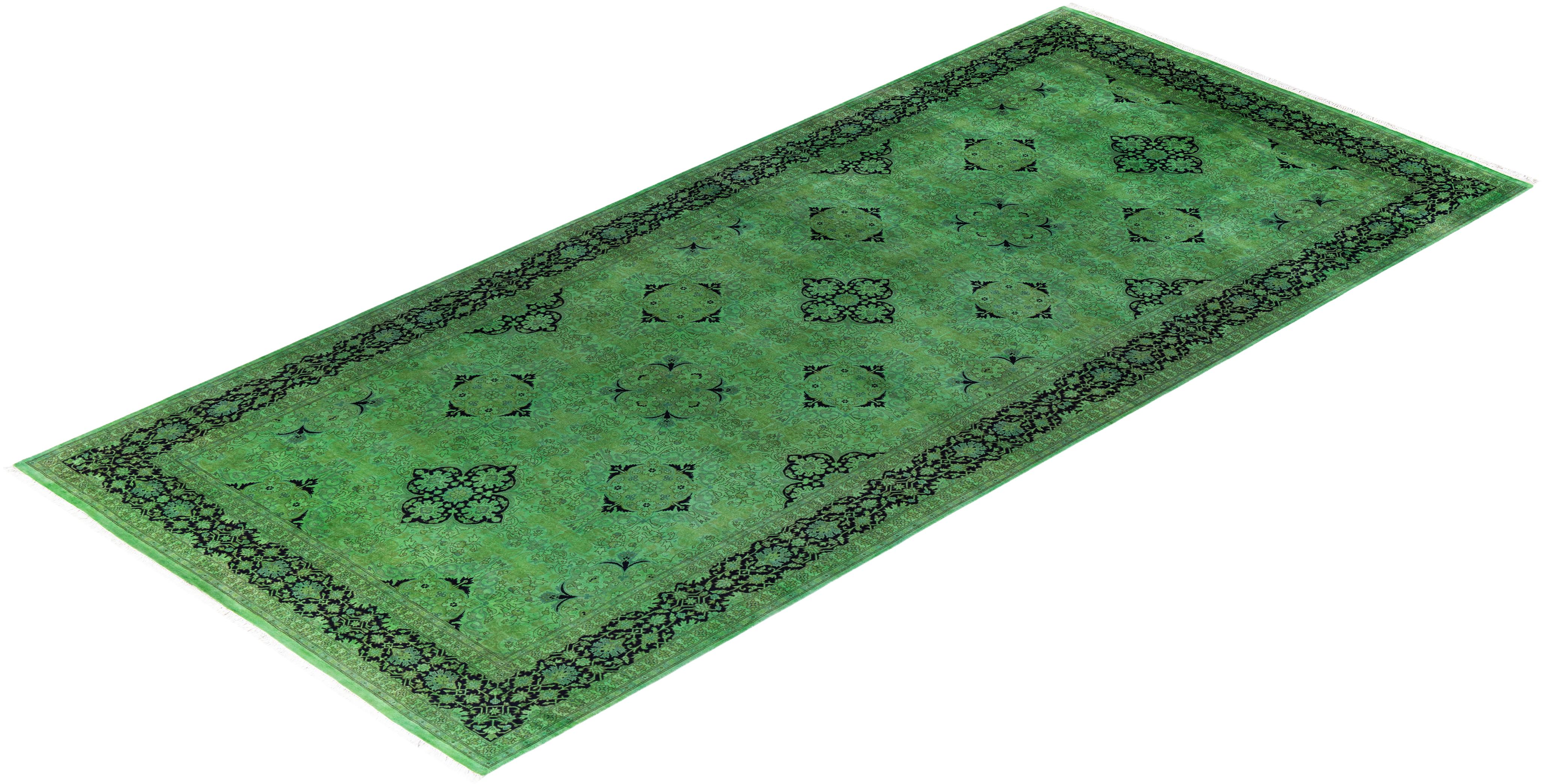Contemporary Fine Vibrance Hand Knotted Wool Green Area Rug  im Angebot 2