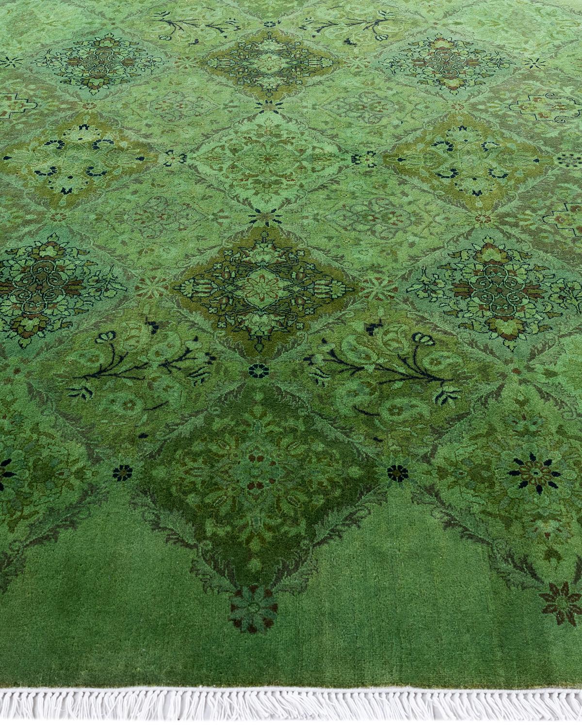 Contemporary Fine Vibrance Hand Knotted Wool Green Octagon Area Rug In New Condition For Sale In Norwalk, CT