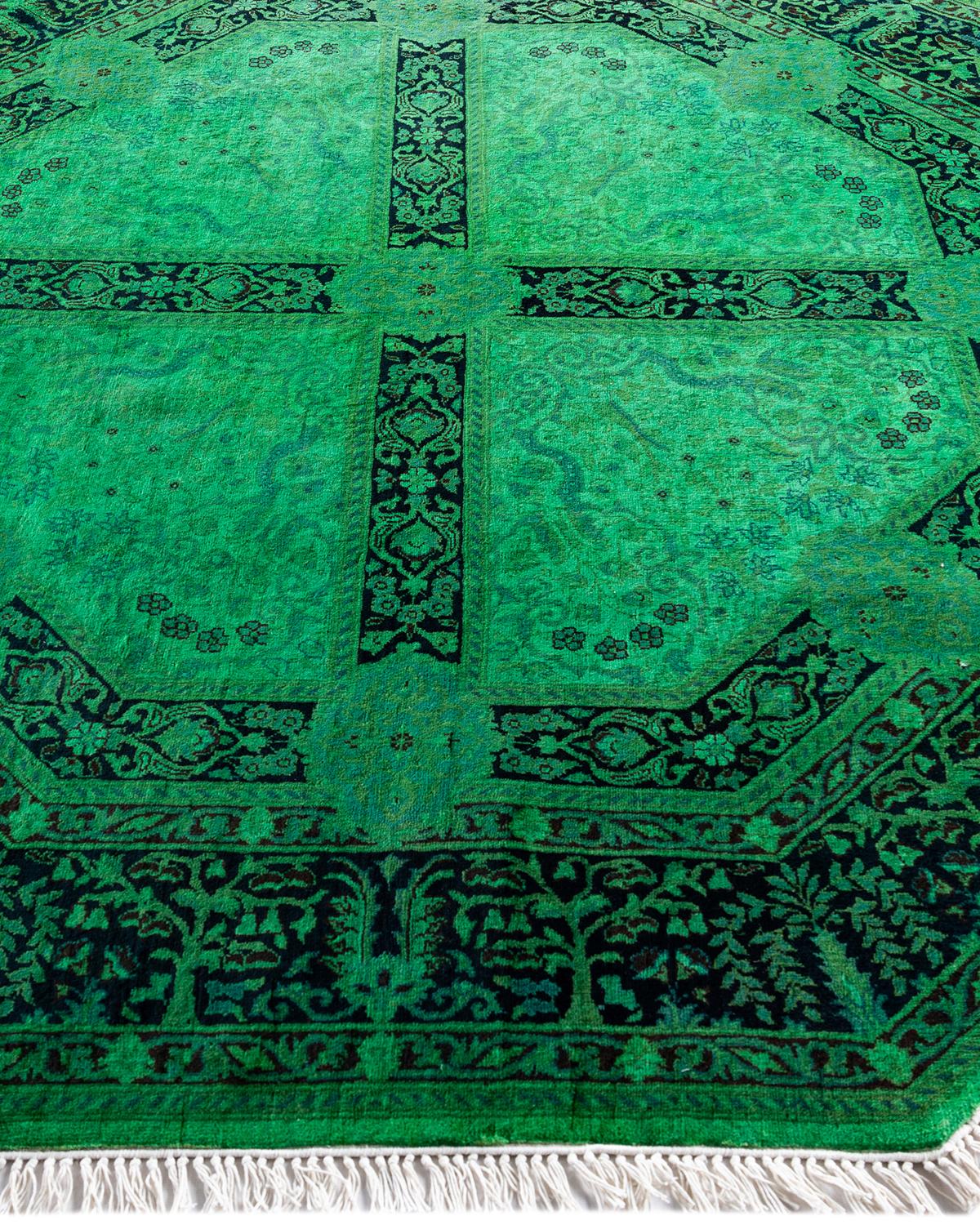 Contemporary Fine Vibrance Hand Knotted Wool Green Octagon Area Rug In New Condition For Sale In Norwalk, CT