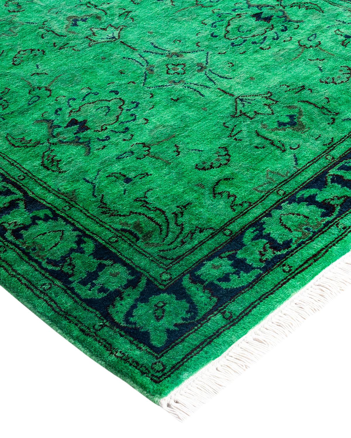 Les tapis Vibrance incarnent le classique avec une touche d'originalité : des motifs traditionnels surteints dans des couleurs éclatantes. Chaque tapis noué à la main est lavé dans une teinture botanique 100 % naturelle qui révèle les nuances