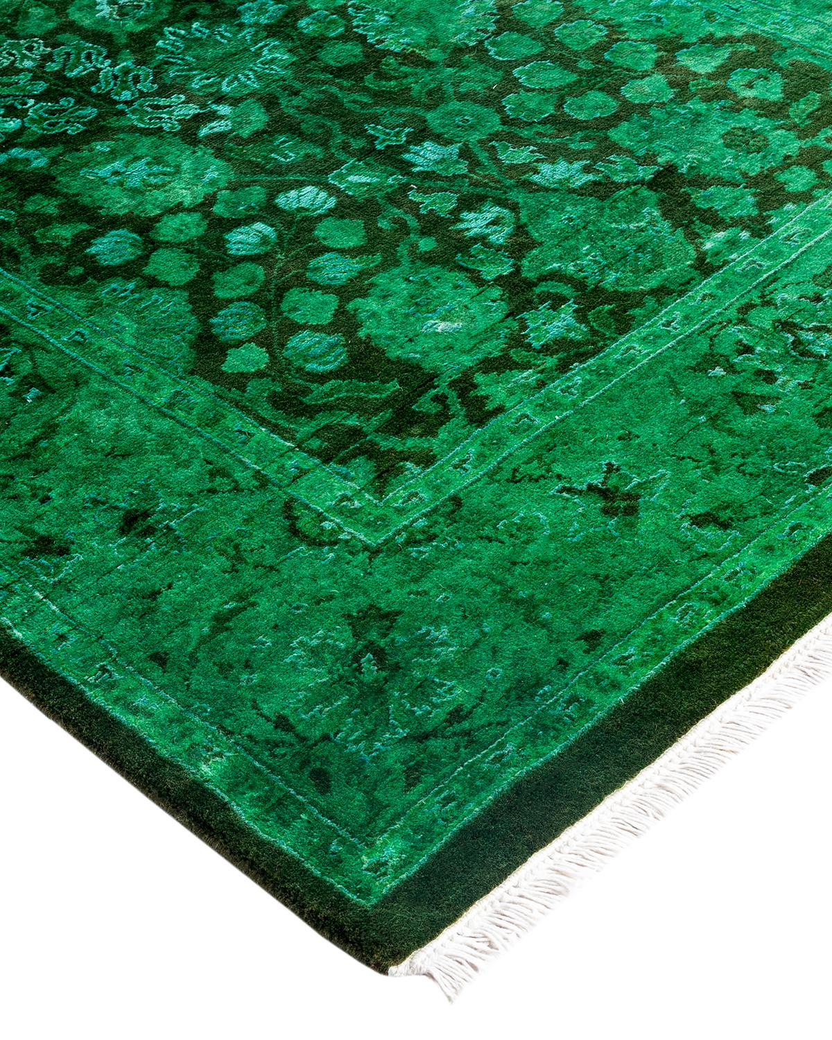 Les tapis Vibrance incarnent le classique avec une touche d'originalité : des motifs traditionnels surteints dans des couleurs éclatantes. Chaque tapis noué à la main est lavé dans une teinture botanique 100 % naturelle qui révèle les nuances