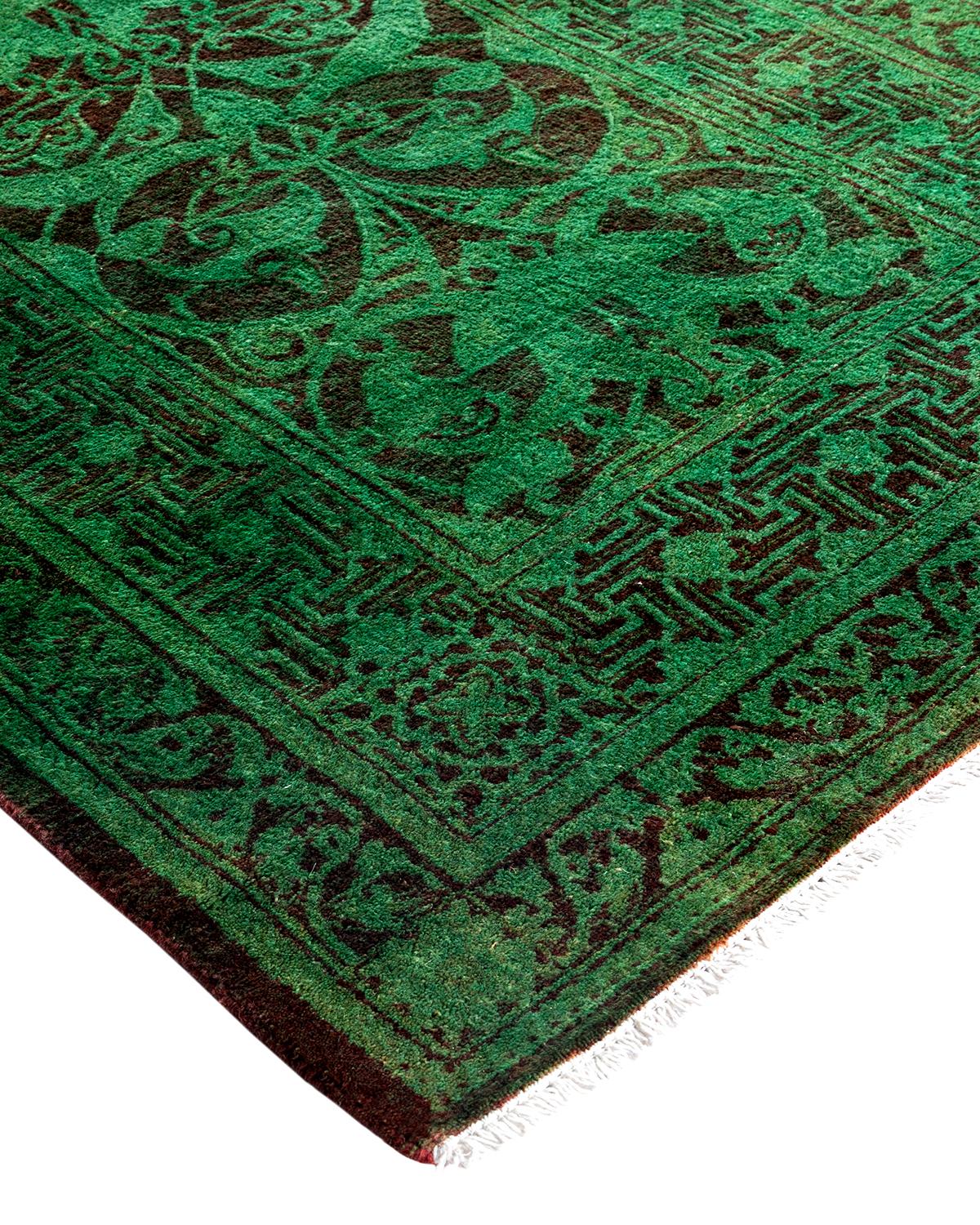 Las alfombras Vibrance son la personificación de lo clásico con un toque especial: motivos tradicionales teñidos de colores brillantes. Cada alfombra anudada a mano se lava con un tinte botánico 100% natural que revela matices ocultos en los