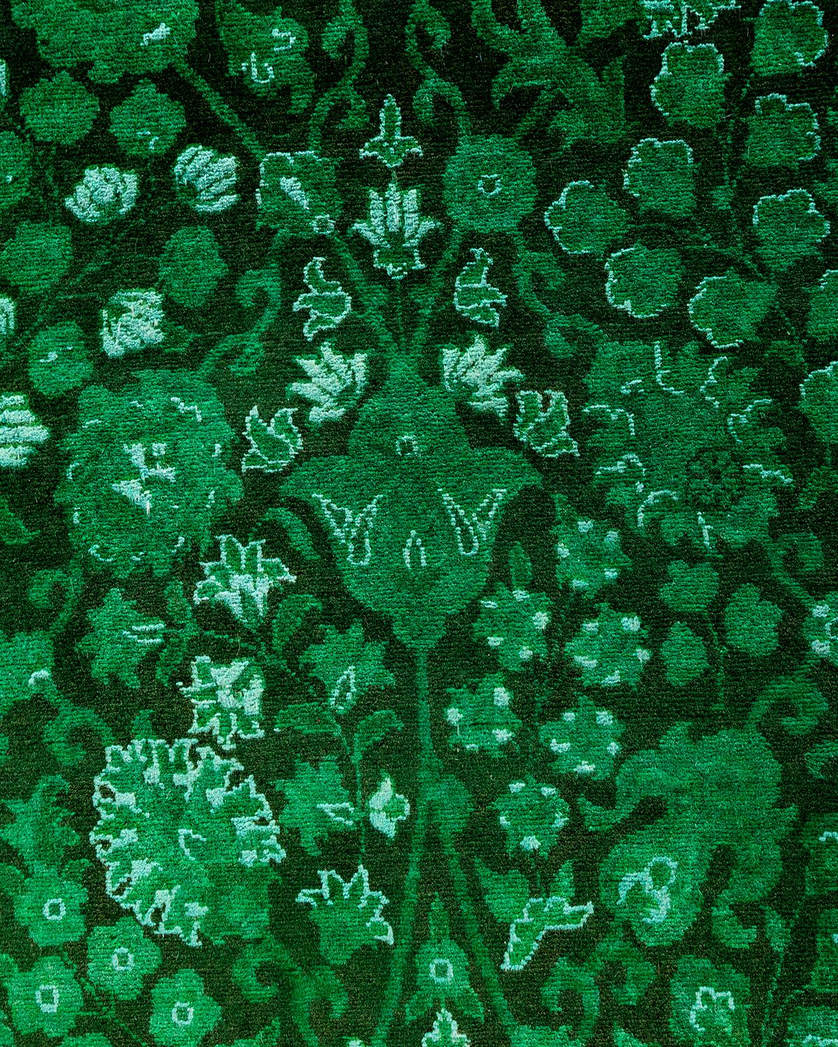 Pakistanais Chemin de table contemporain en laine fine nouée à la main, de couleur verte en vente