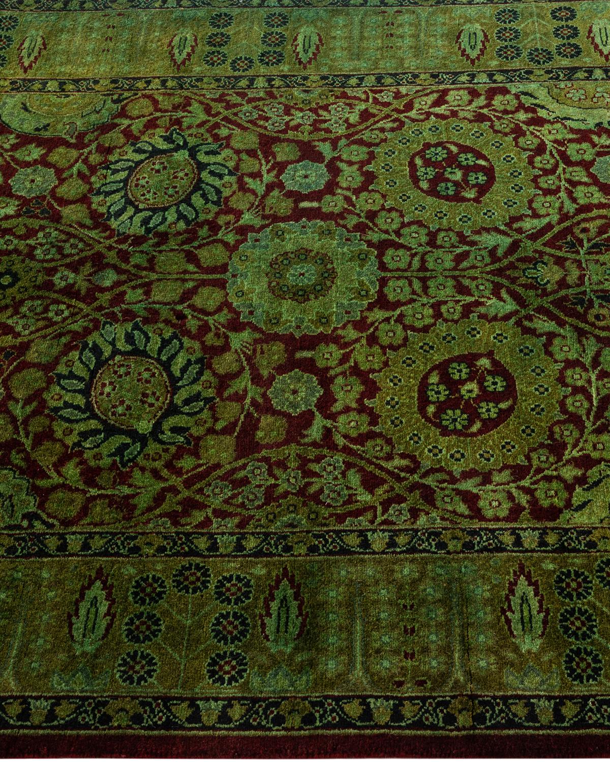 Contemporary Fine Vibrance Hand Knotted Wool Green Runner In New Condition For Sale In Norwalk, CT