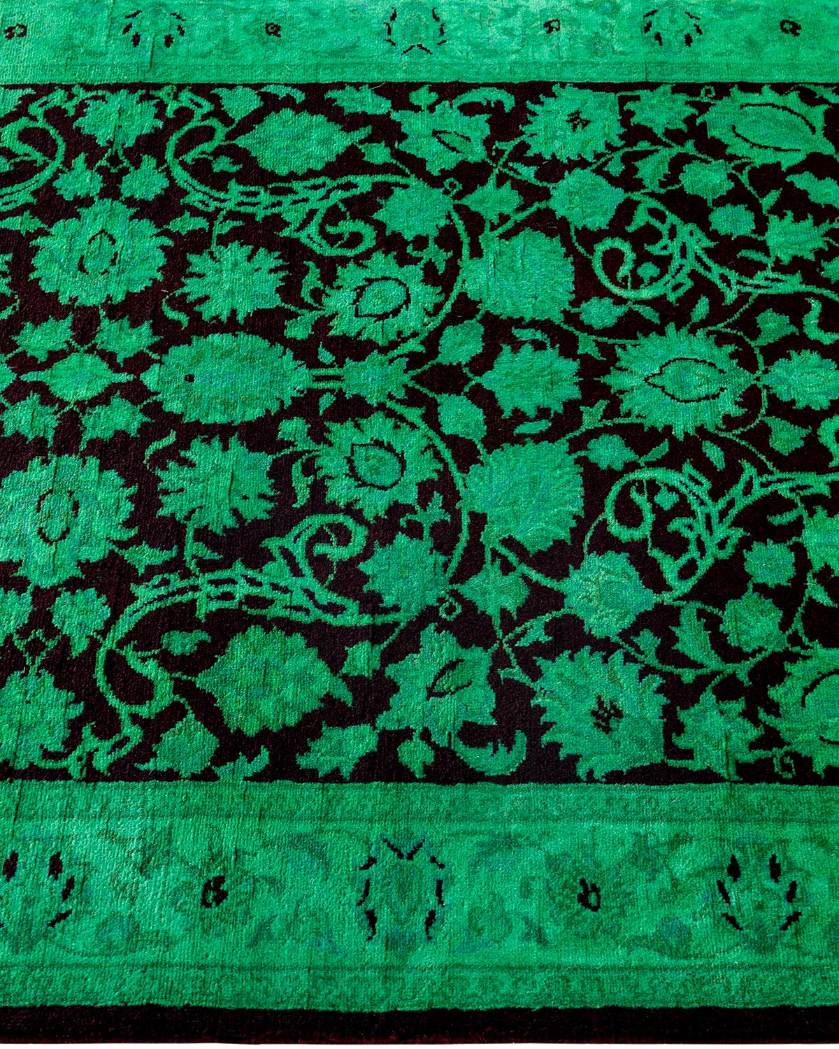 Contemporary Fine Vibrance Hand Knotted Wool Green Runner In New Condition For Sale In Norwalk, CT