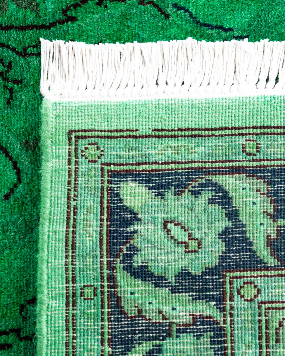 XXIe siècle et contemporain Chemin de table contemporain en laine fine nouée à la main, de couleur verte en vente