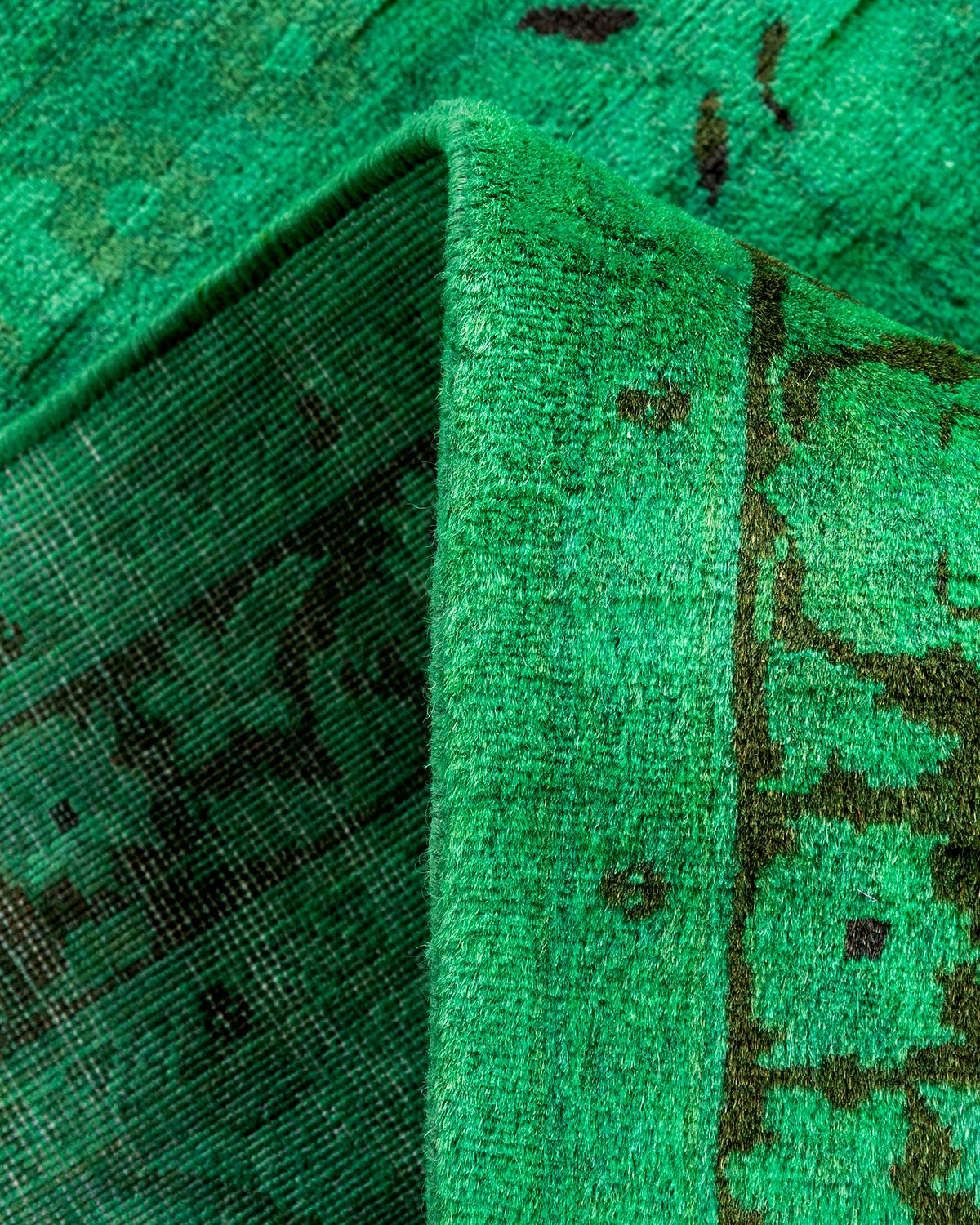 Laine Chemin de table contemporain en laine fine nouée à la main, de couleur verte en vente