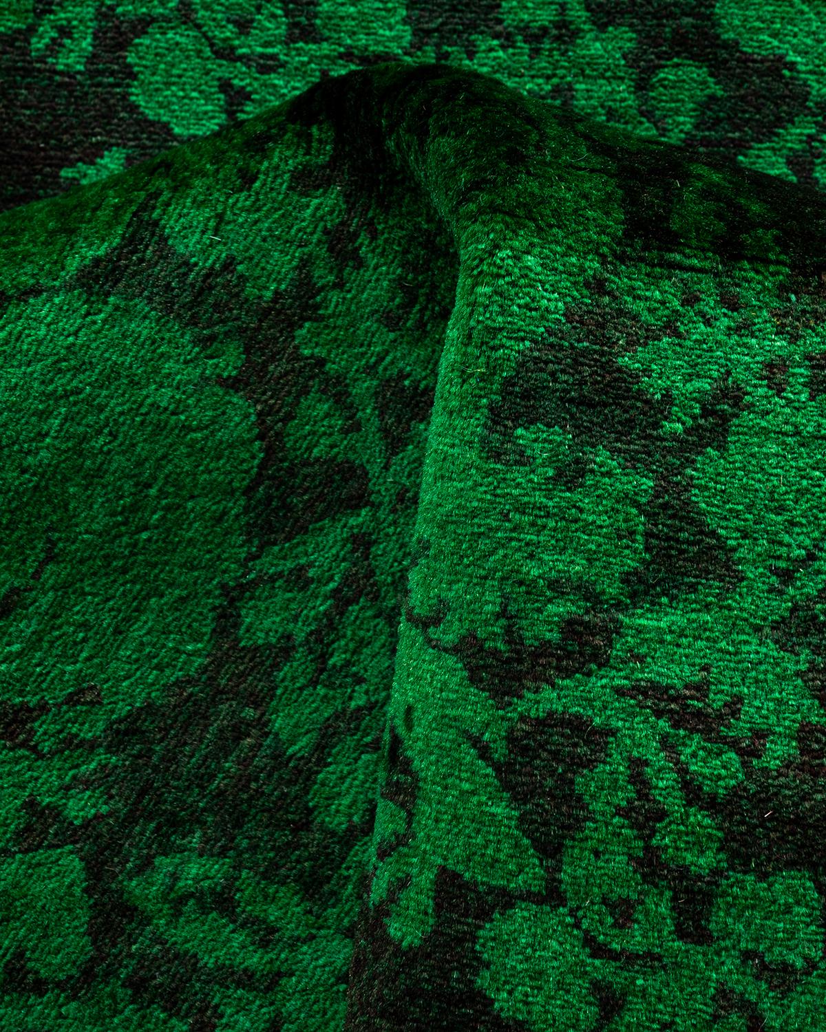 Runner contemporaneo in lana annodata a mano di colore verde Fine Vibrance in vendita 1