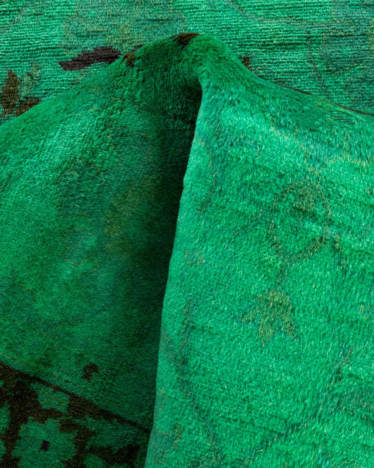 Chemin de table contemporain en laine fine nouée à la main, de couleur verte en vente 1