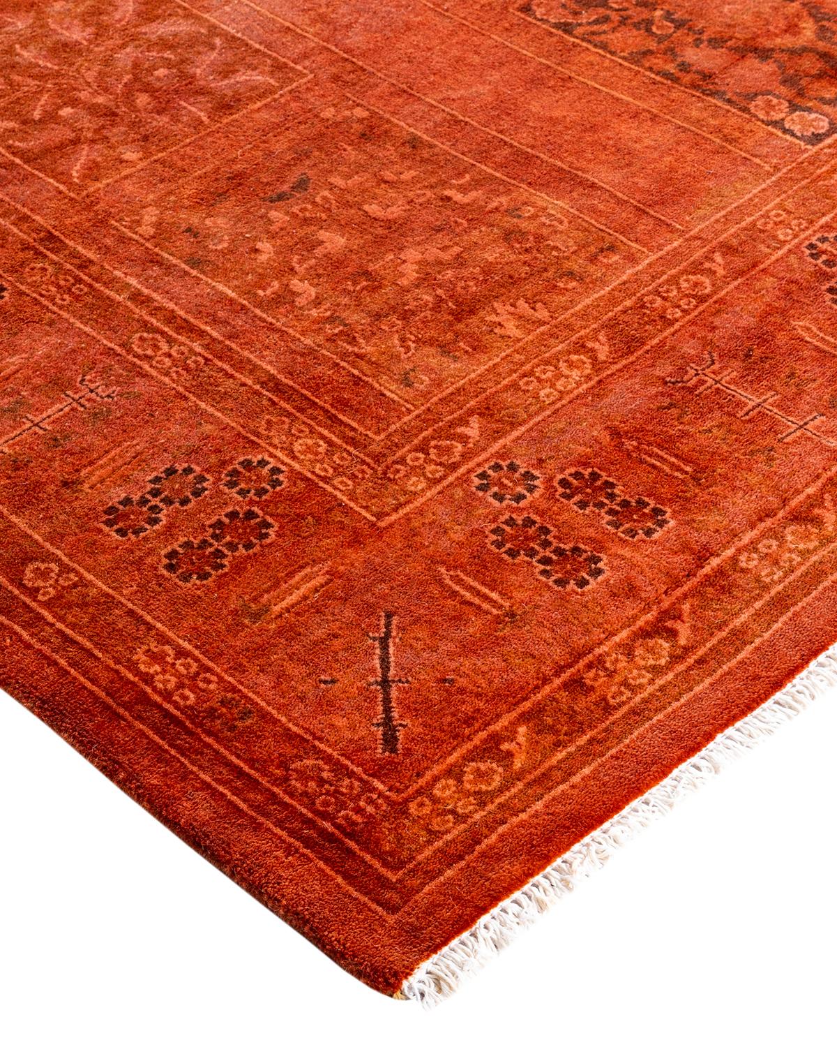 Les tapis Vibrance incarnent le classique avec une touche d'originalité : des motifs traditionnels surteints dans des couleurs éclatantes. Chaque tapis noué à la main est lavé dans une teinture botanique 100 % naturelle qui révèle les nuances