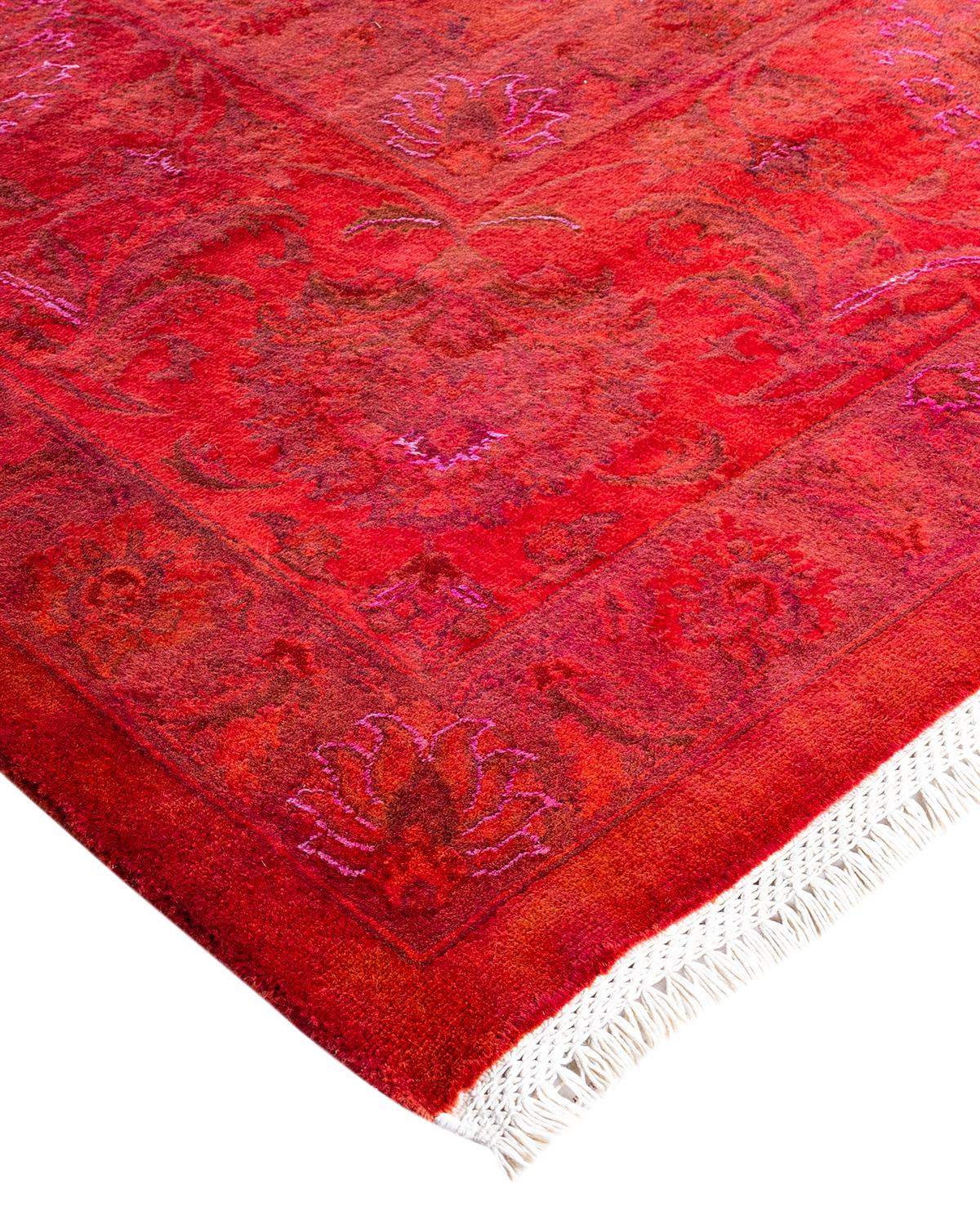 I tappeti Vibrance rappresentano il classico con un tocco di classe: motivi tradizionali sovratinti con colori brillanti. Ogni tappeto annodato a mano viene lavato con una tintura botanica 100% naturale che rivela le sfumature nascoste degli am