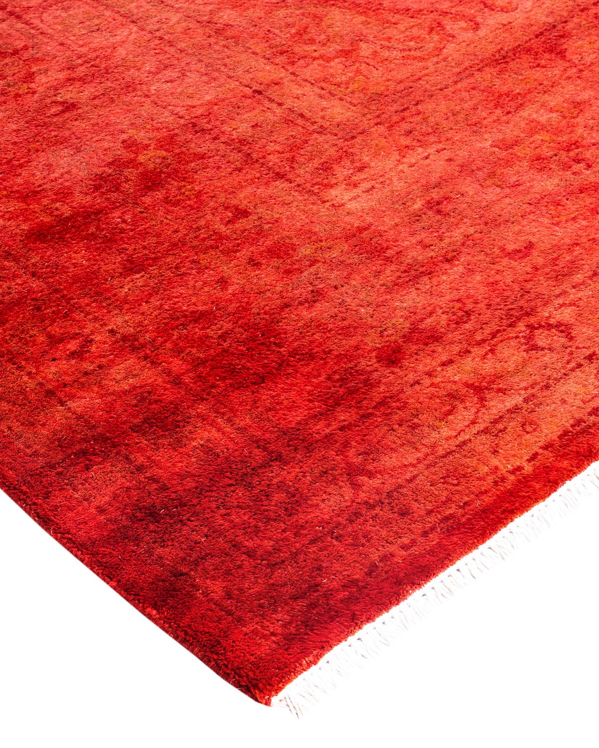 I tappeti Vibrance rappresentano il classico con un tocco di classe: motivi tradizionali sovratinti con colori brillanti. Ogni tappeto annodato a mano viene lavato con una tintura botanica 100% naturale che rivela le sfumature nascoste degli am