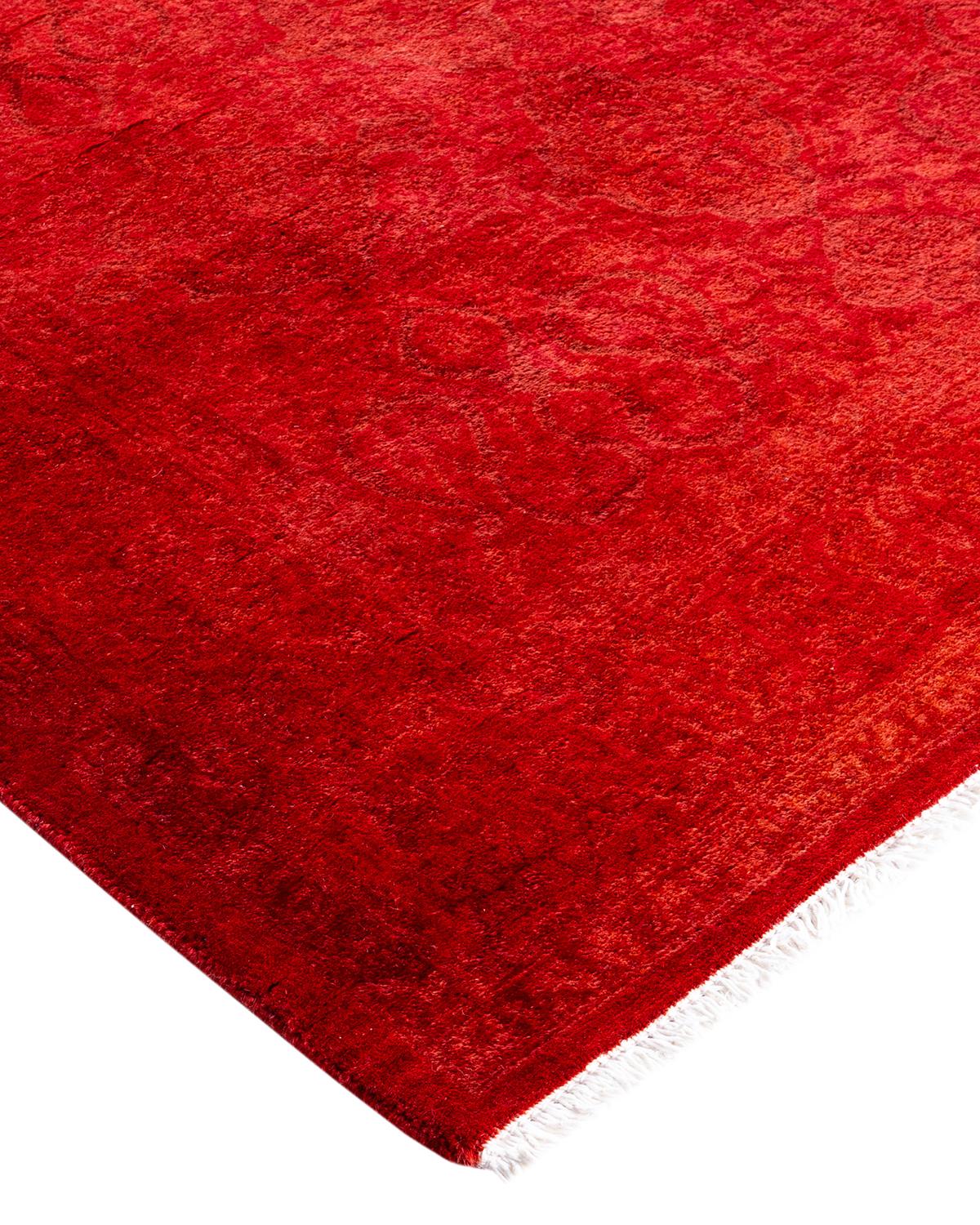 Les tapis Vibrance incarnent le classique avec une touche d'originalité : des motifs traditionnels surteints dans des couleurs éclatantes. Chaque tapis noué à la main est lavé dans une teinture botanique 100 % naturelle qui révèle les nuances
