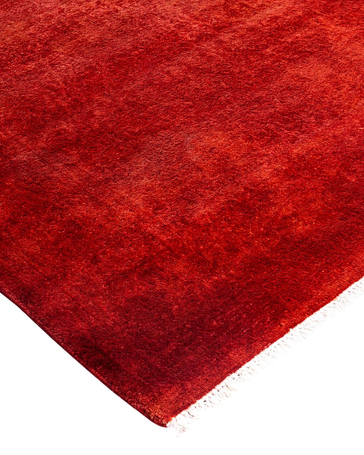 Les tapis Vibrance incarnent le classique avec une touche d'originalité : des motifs traditionnels surteints dans des couleurs éclatantes. Chaque tapis noué à la main est lavé dans une teinture botanique 100 % naturelle qui révèle les nuances