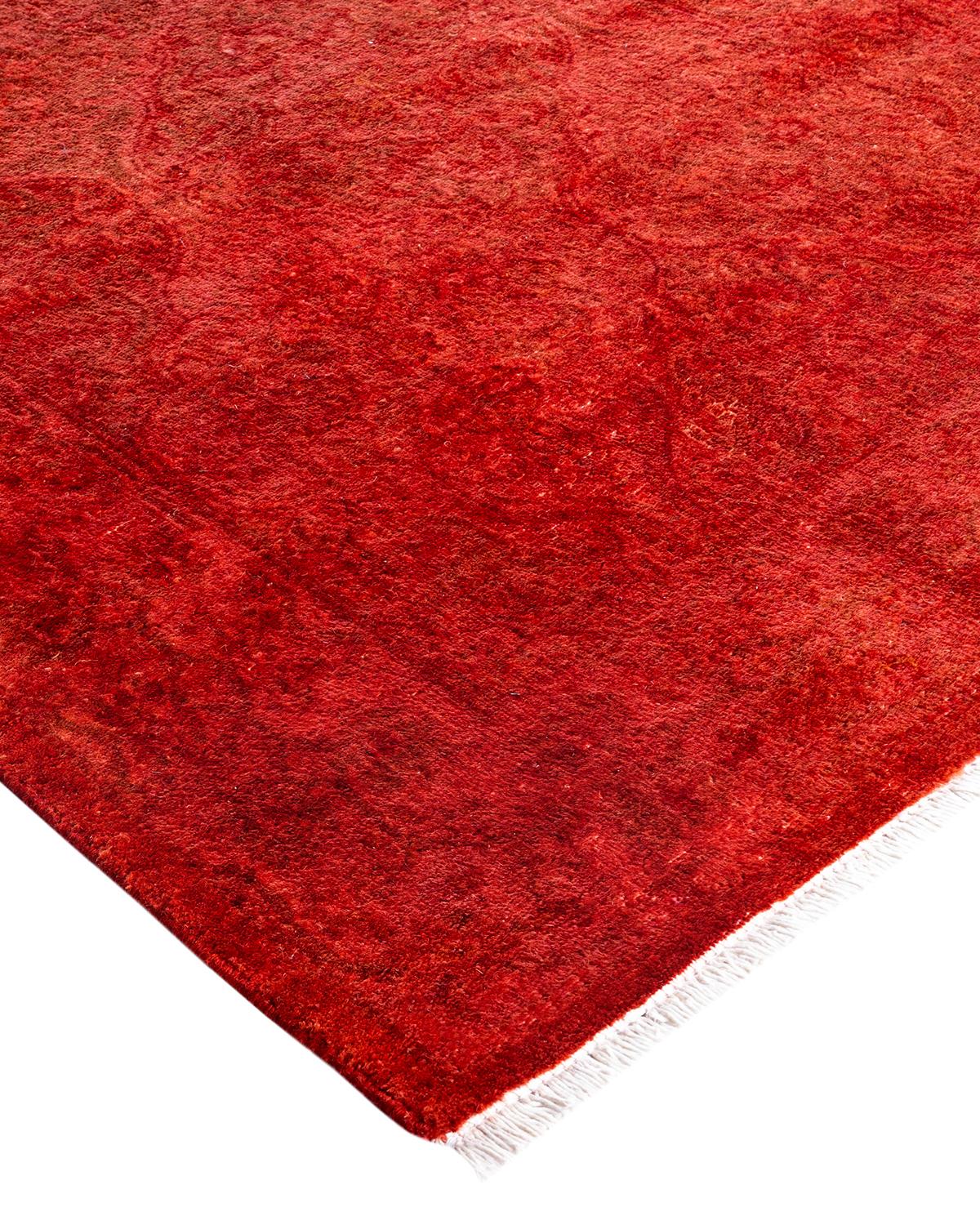 Les tapis Vibrance incarnent le classique avec une touche d'originalité : des motifs traditionnels surteints dans des couleurs éclatantes. Chaque tapis noué à la main est lavé dans une teinture botanique 100 % naturelle qui révèle les nuances