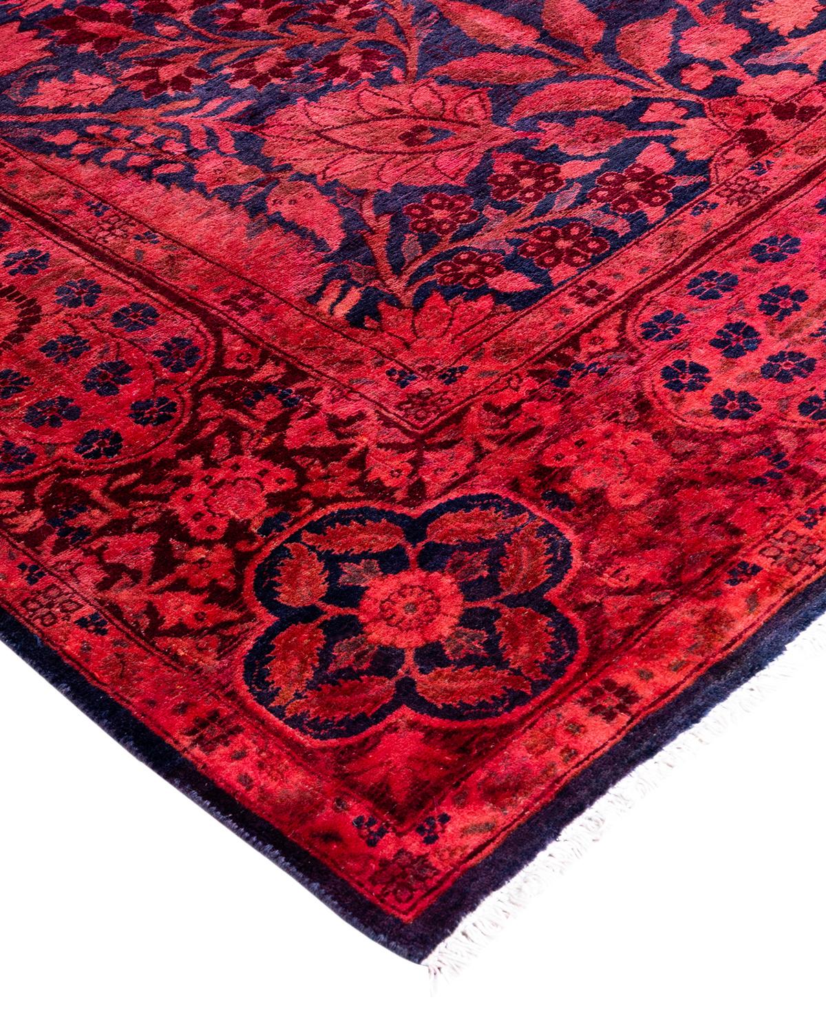 Las alfombras Vibrance son la personificación de lo clásico con un toque especial: motivos tradicionales teñidos de colores brillantes. Cada alfombra anudada a mano se lava con un tinte botánico 100% natural que revela matices ocultos en los