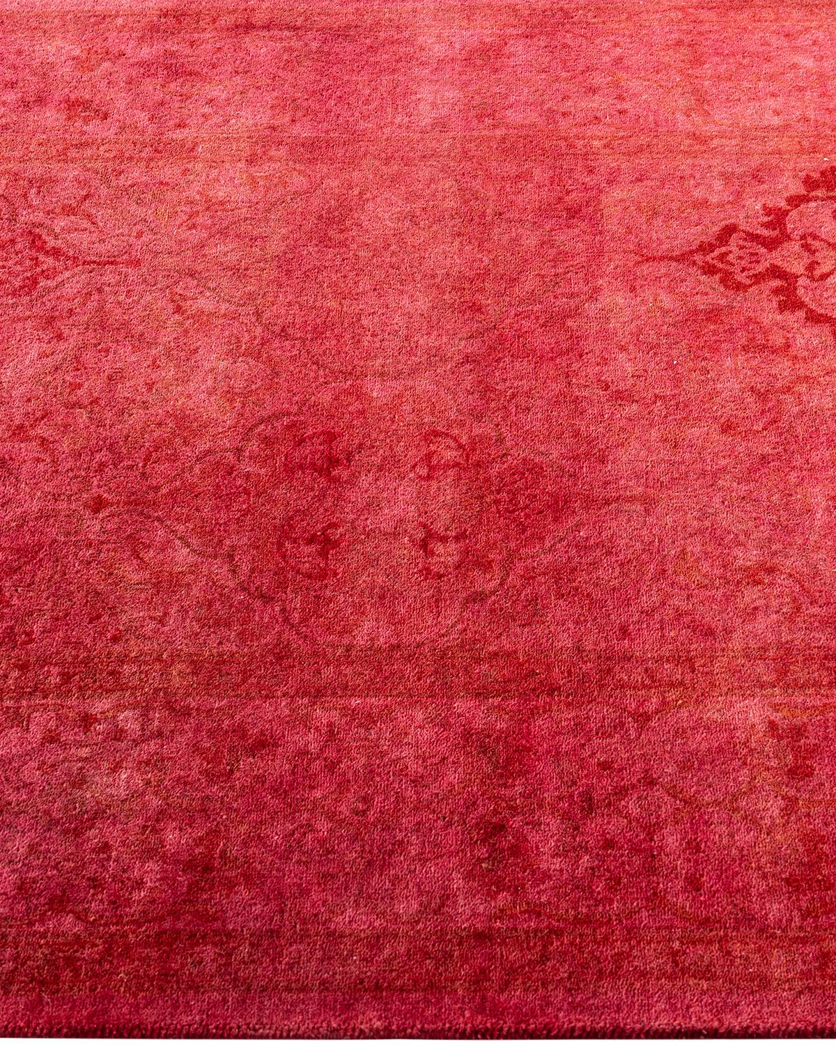 Contemporary Fine Vibrance Hand Knotted Wool Pink Area Rug In New Condition For Sale In Norwalk, CT