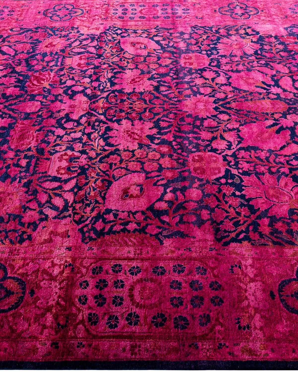 Contemporary Fine Vibrance Hand Knotted Wool Pink Area Rug In New Condition For Sale In Norwalk, CT