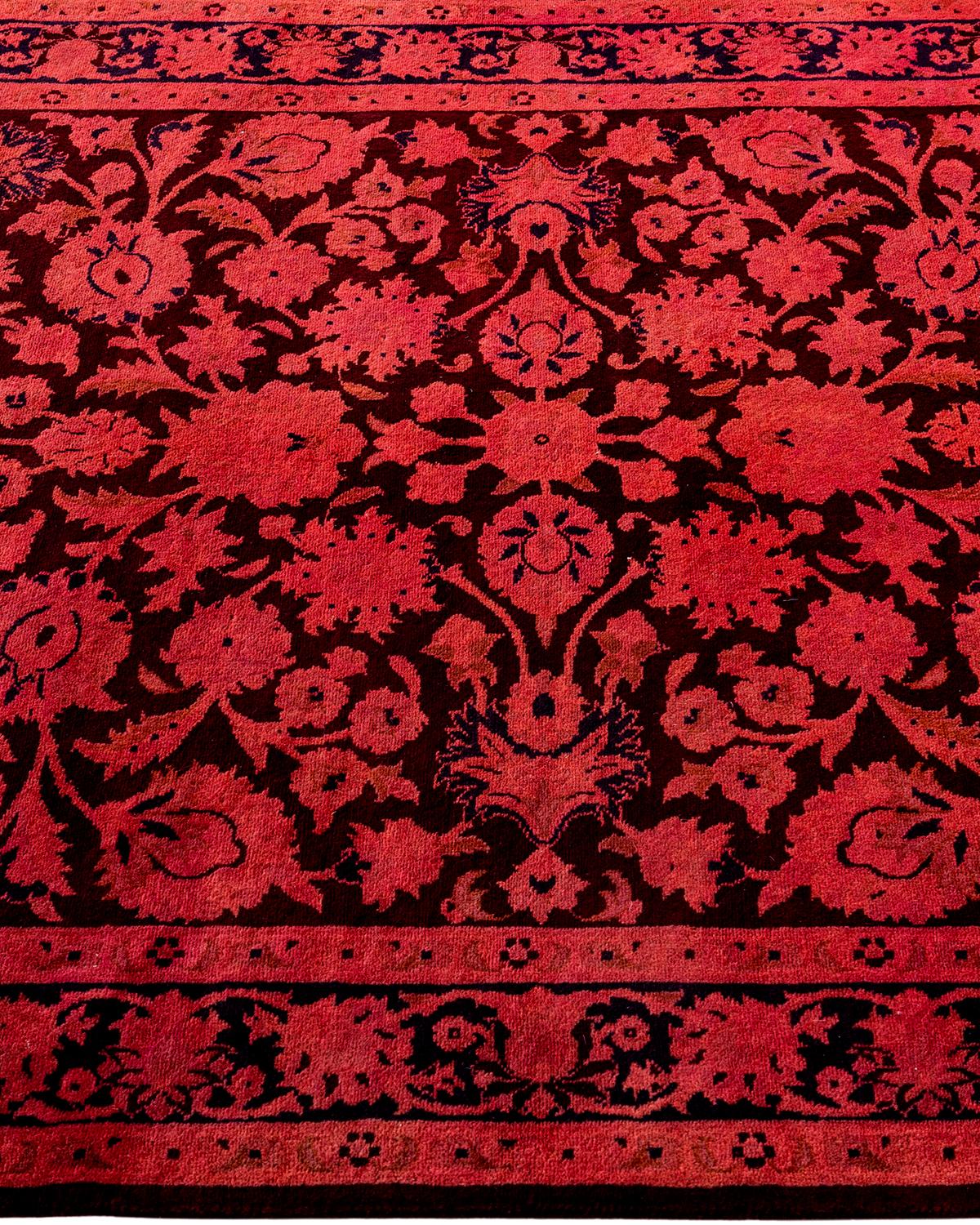 Contemporary Fine Vibrance Hand Knotted Wool Red Area Rug In New Condition For Sale In Norwalk, CT