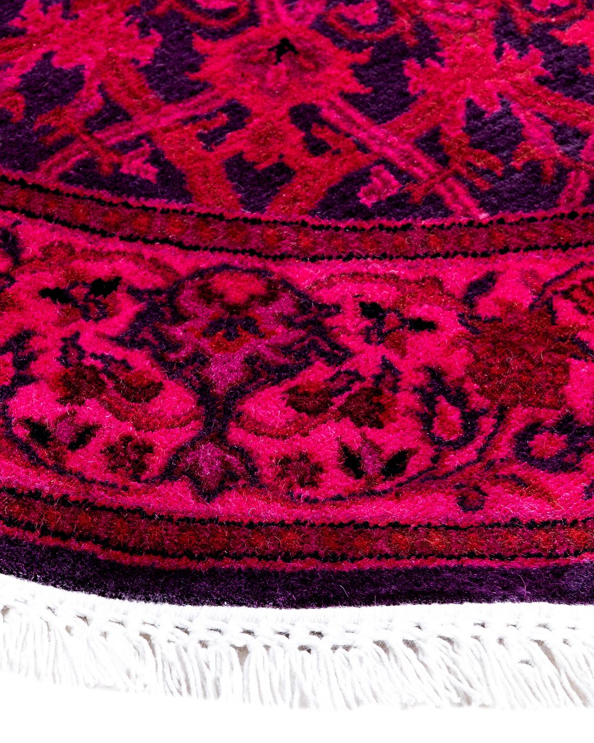 I tappeti Vibrance rappresentano il classico con un tocco di classe: motivi tradizionali sovratinti con colori brillanti. Ogni tappeto annodato a mano viene lavato con una tintura botanica 100% naturale che rivela le sfumature nascoste degli am