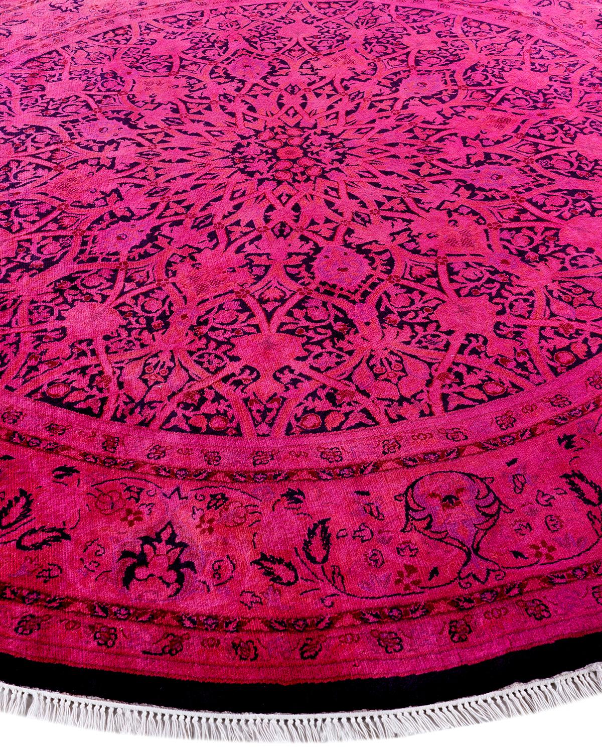 Contemporary Fine Vibrance Hand Knotted Wool Pink Round Area Rug  In New Condition For Sale In Norwalk, CT